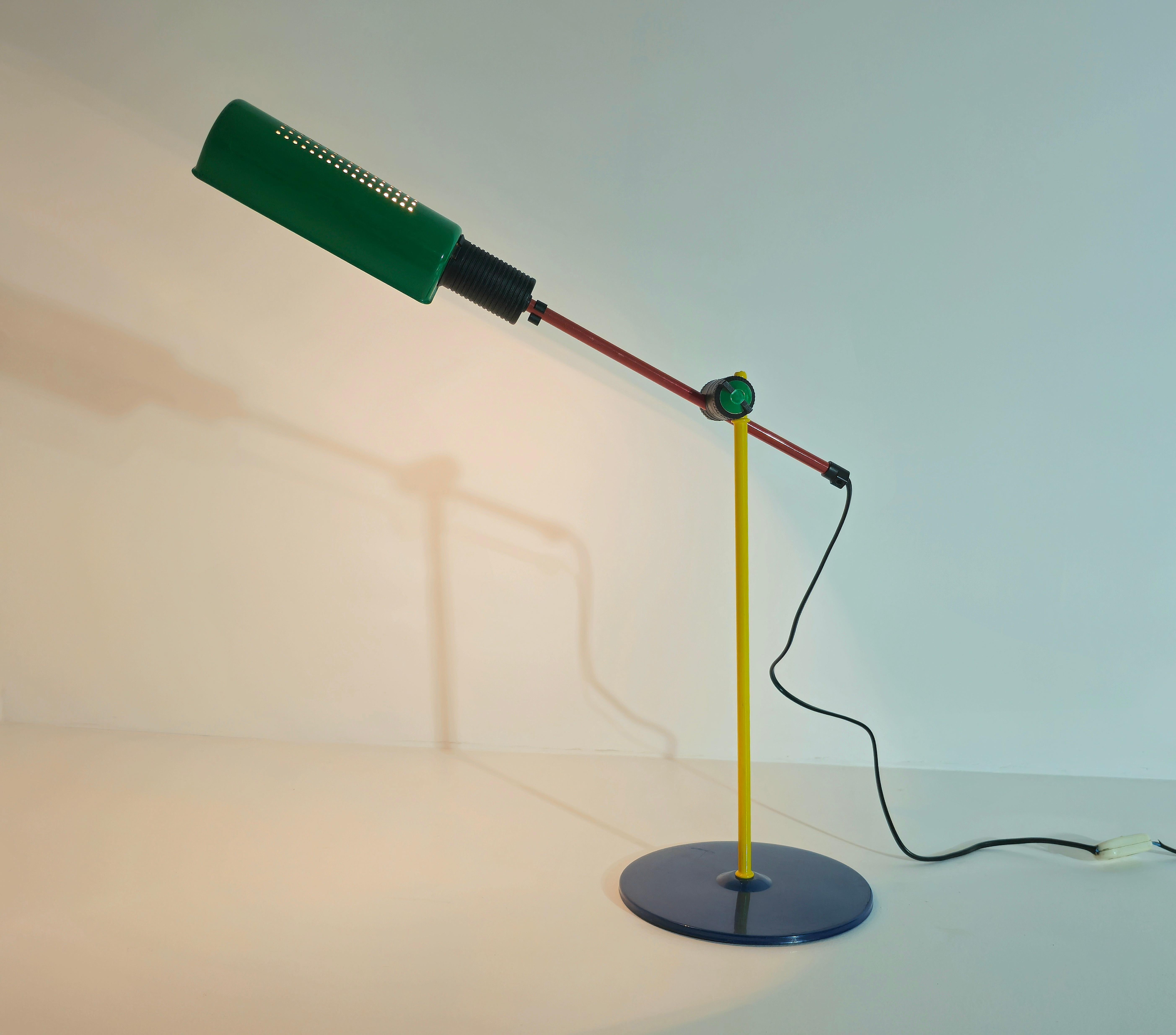 Lampe de bureau multicolore de Veneta Lumi Design Italie années 1980 4
