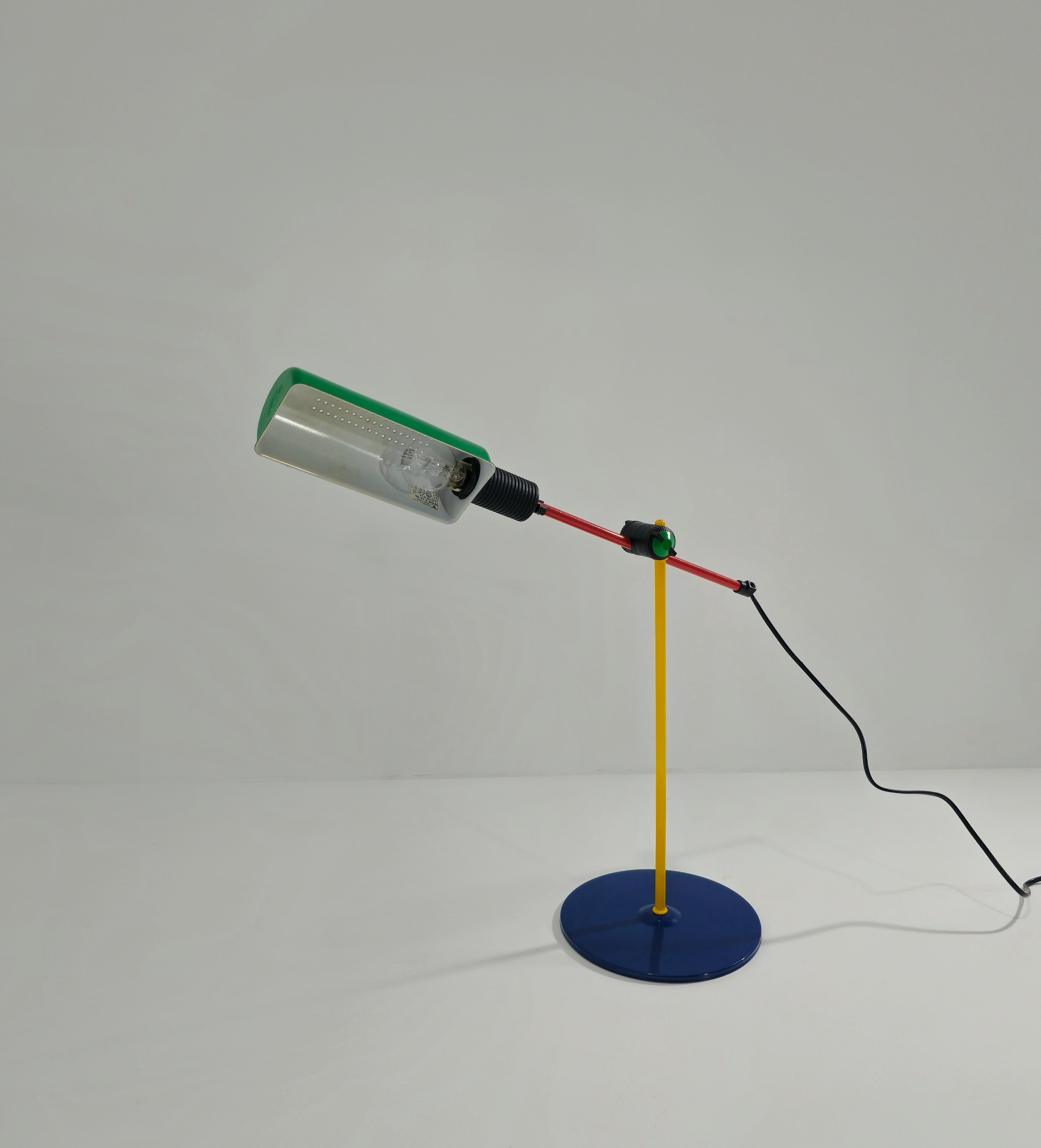 italien Lampe de bureau multicolore de Veneta Lumi Design Italie années 1980