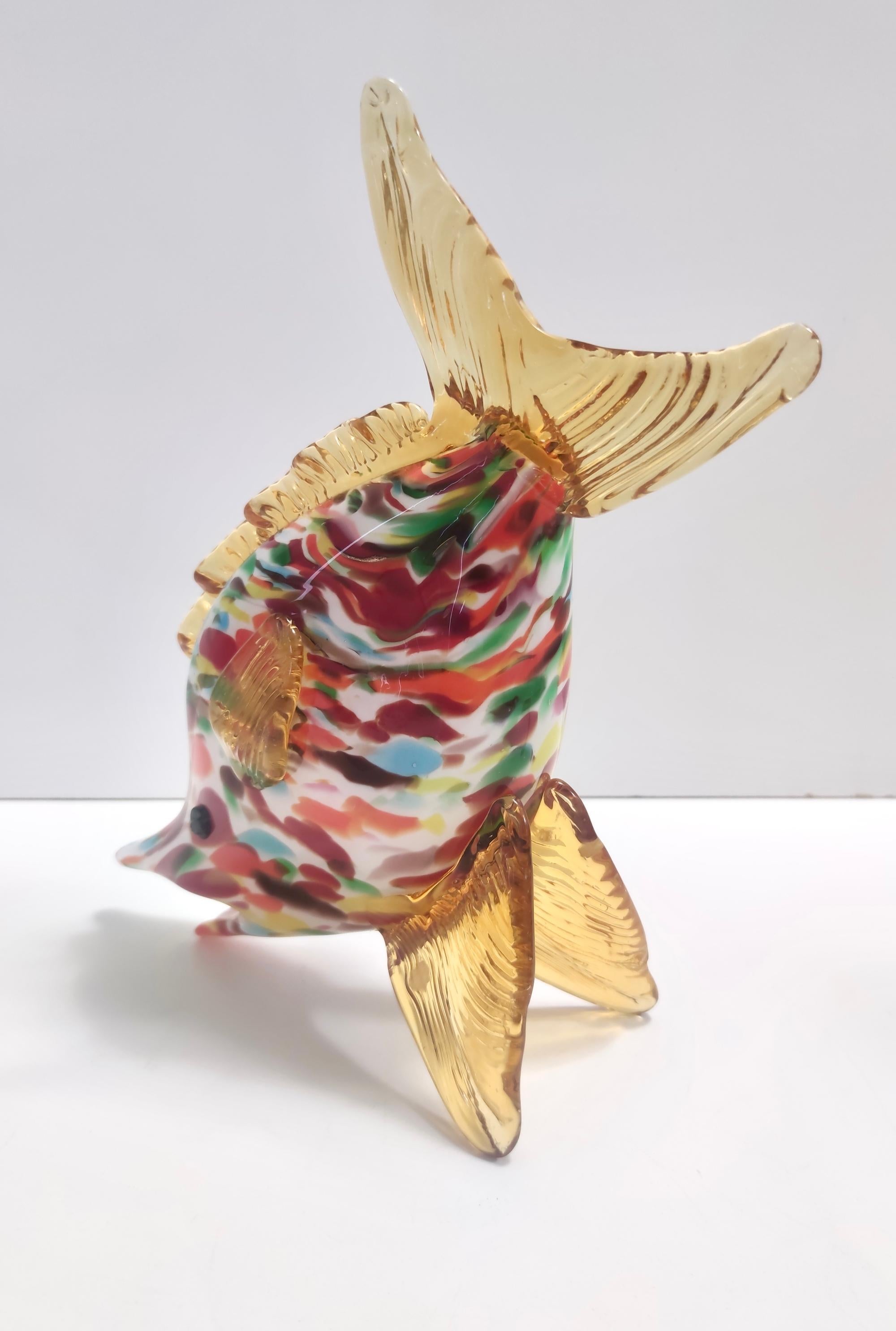 Vintage Multicolored Murano Glass Fish Decorative Figurine by Fratelli Toso In Excellent Condition For Sale In Bresso, Lombardy