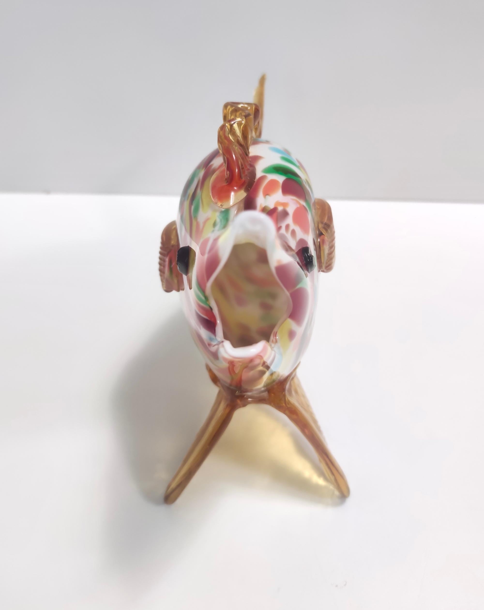Milieu du XXe siècle Figurine décorative de poisson en verre de Murano multicolore vintage par Fratelli Toso en vente