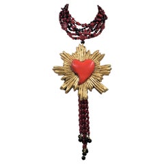 Vieux collier coeur sacré en perles multicolores