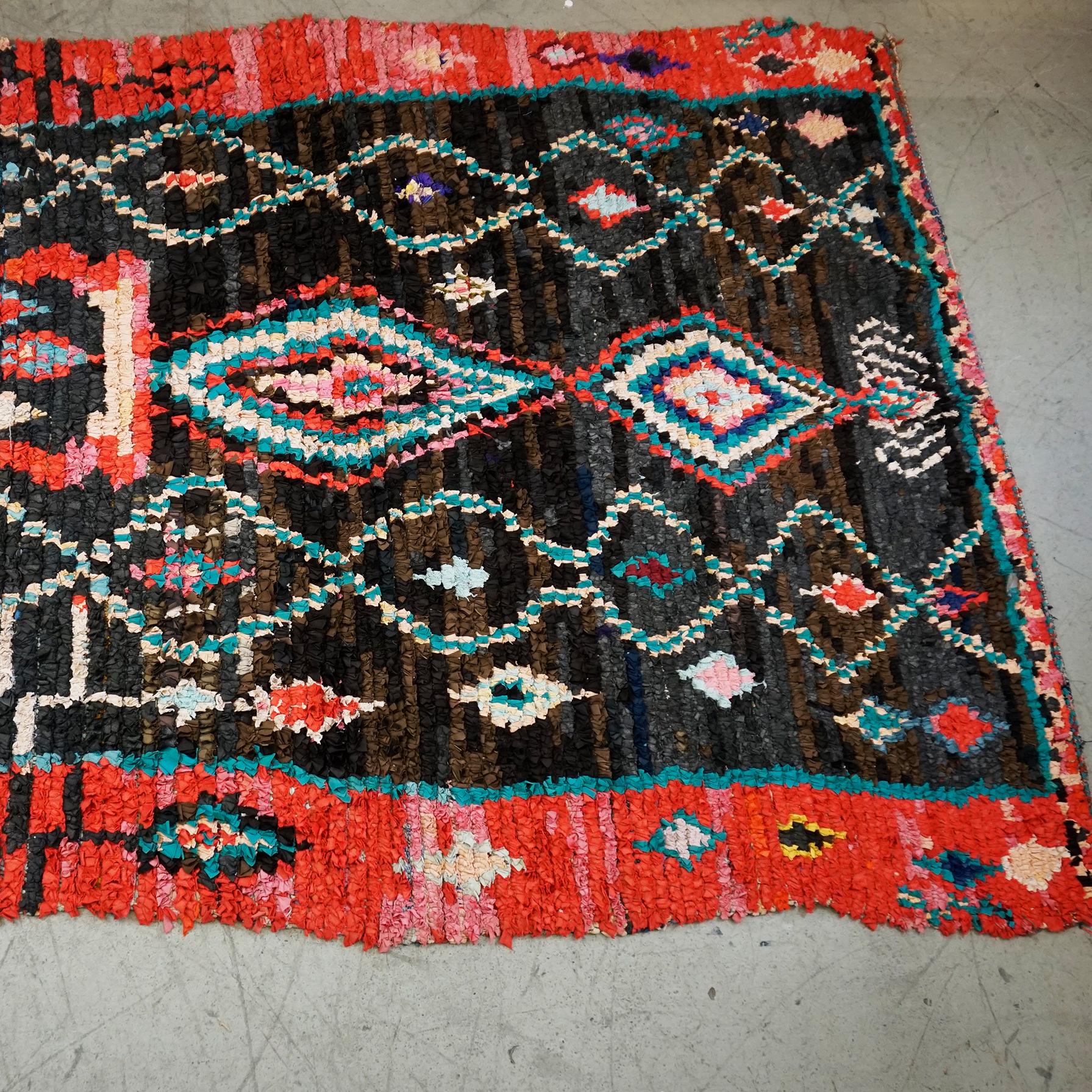 Tribal Tapis boucherouite berbère marocain multicolore noué à la main en vente