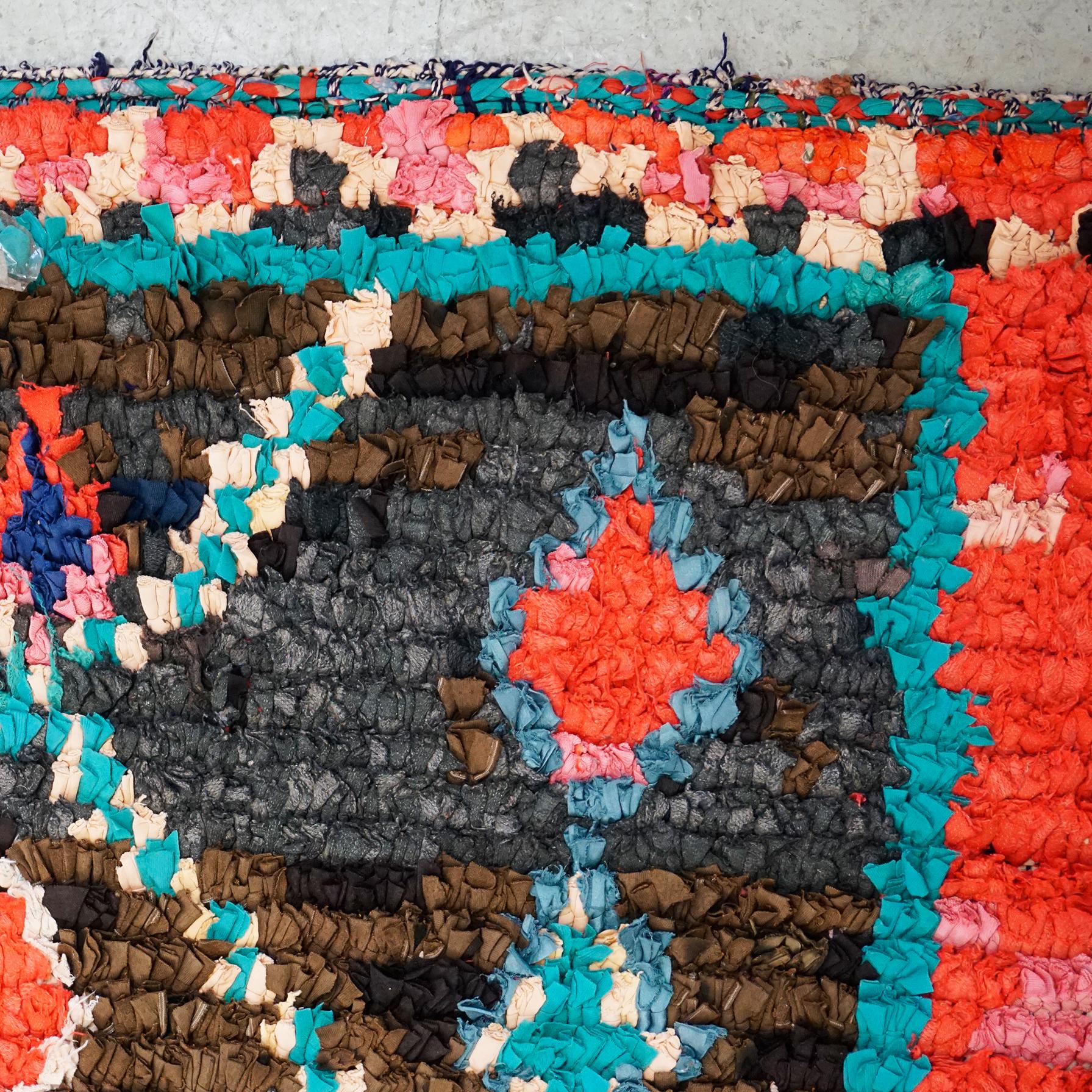 Vintage Multicoloured Hand Knotted Moroccan Berber Boucherouite Rug In Good Condition For Sale In Vienna, AT