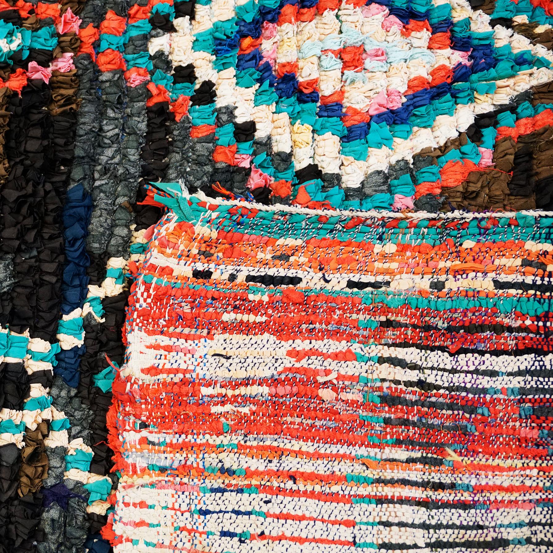 Tapis boucherouite berbère marocain multicolore noué à la main en vente 1