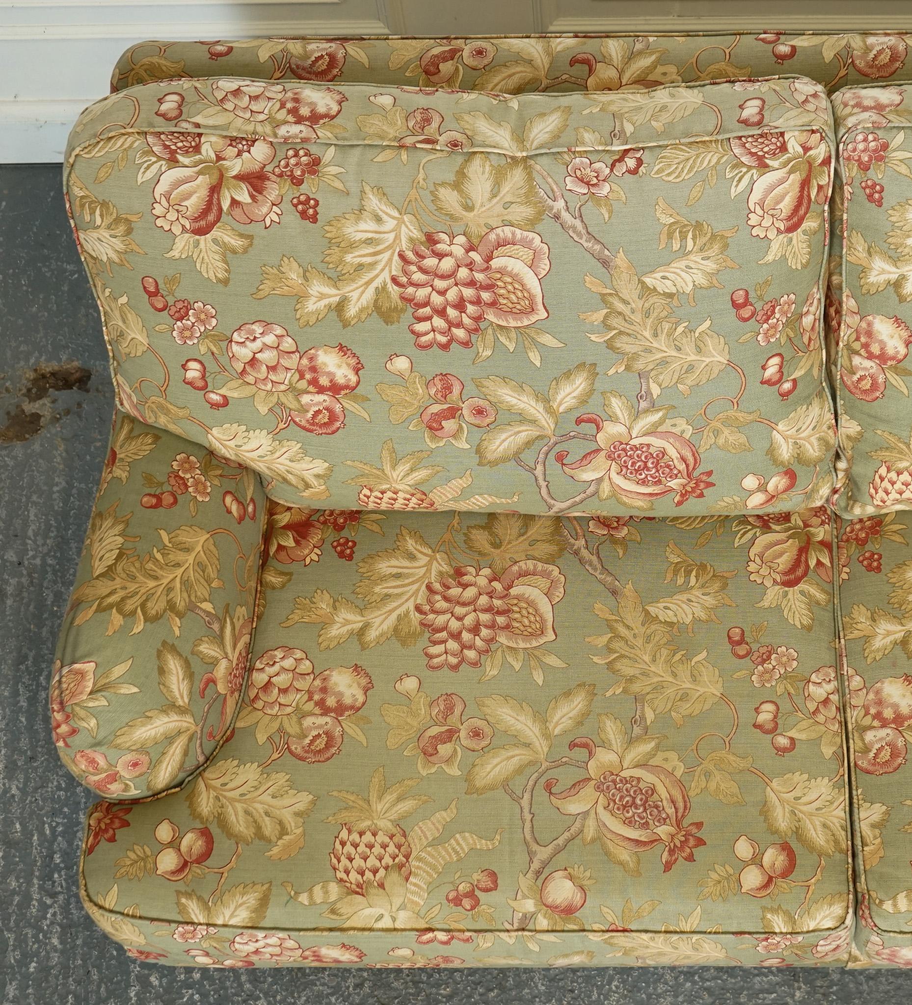 VINTAGE MULTIYORK COUNTRY HOUSE FABRiC FLORAL TWO TO THREE SEATER SOFA 4