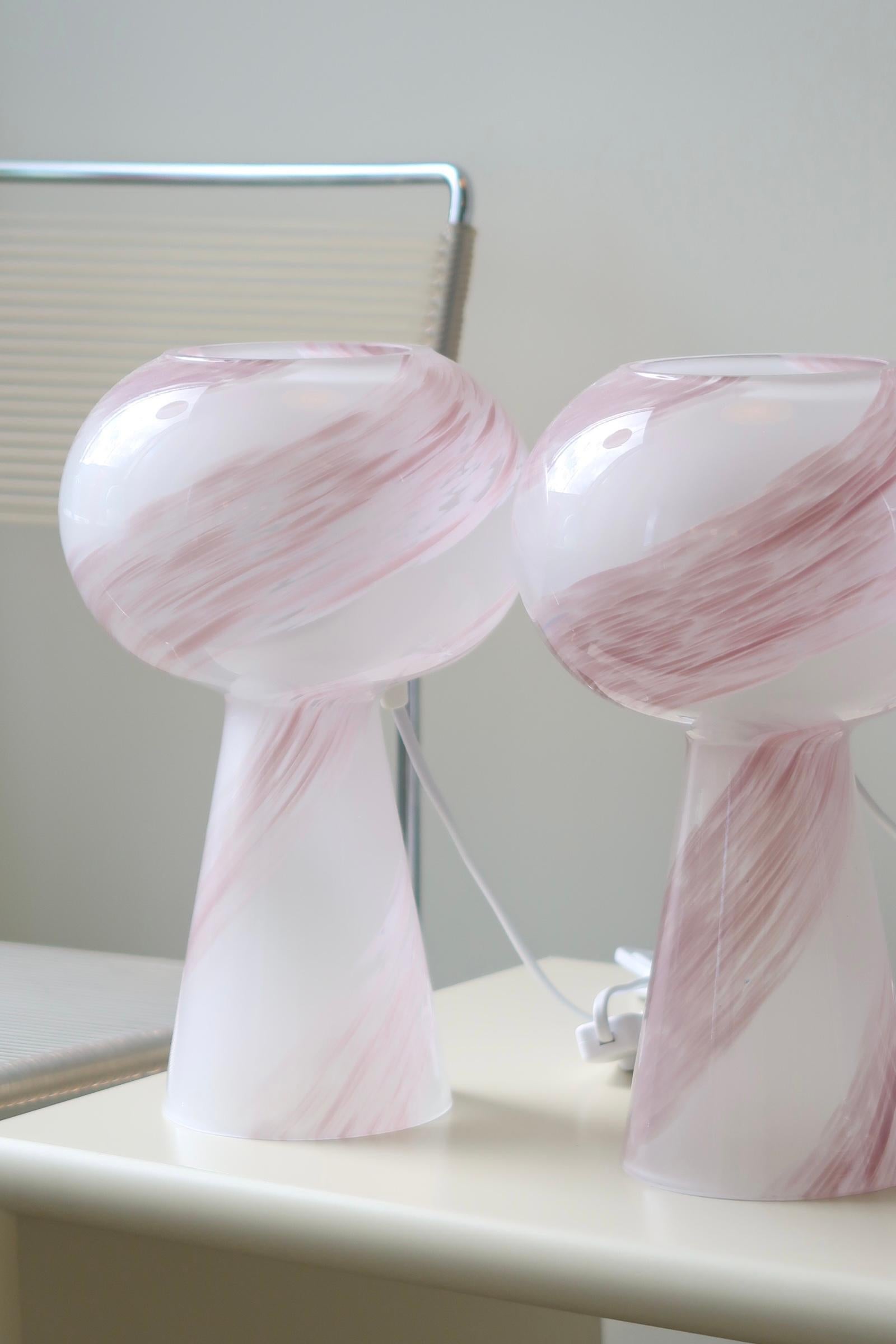 Rare vintage Murano table lamp. Mouth blown in a globe shape with a dreamy rose / pink swirl pattern. Handmade in Italy and comes with new white cord. 
H: 29 cm? D: 18 cm??

