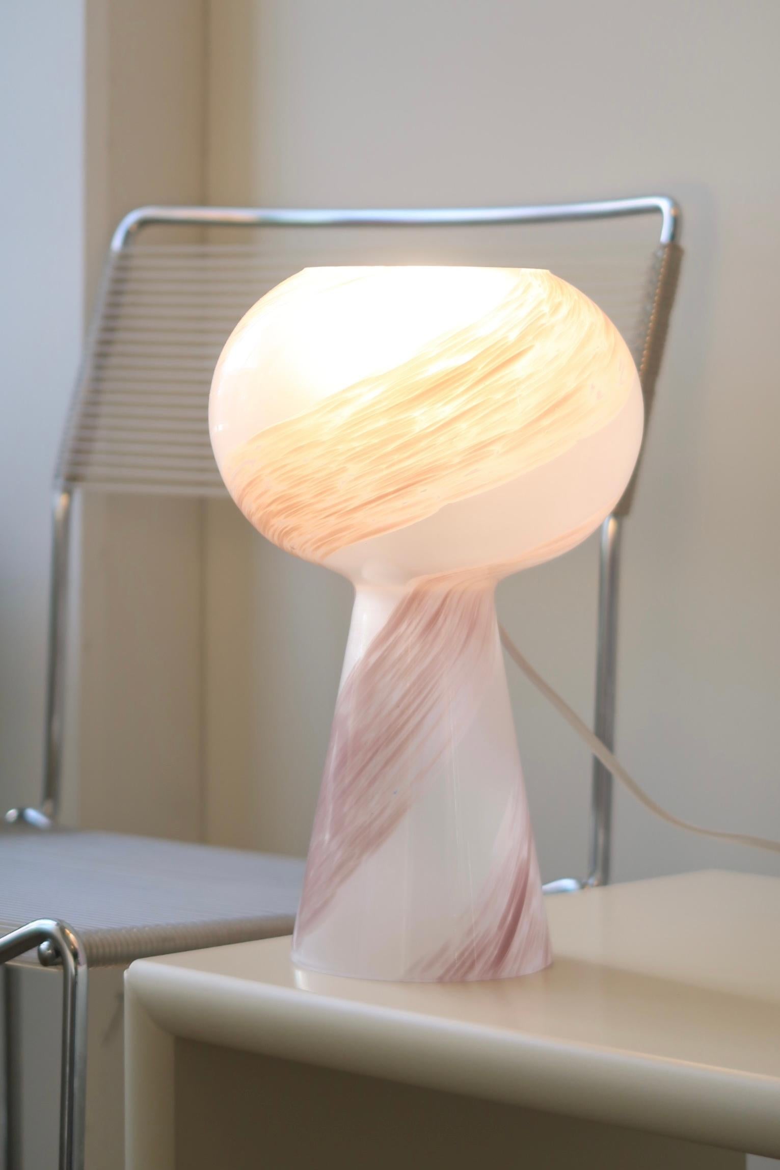 Vintage Murano 1970s Rose Pink Swirl Rare Shaped Table Lamp In Good Condition For Sale In Copenhagen, DK
