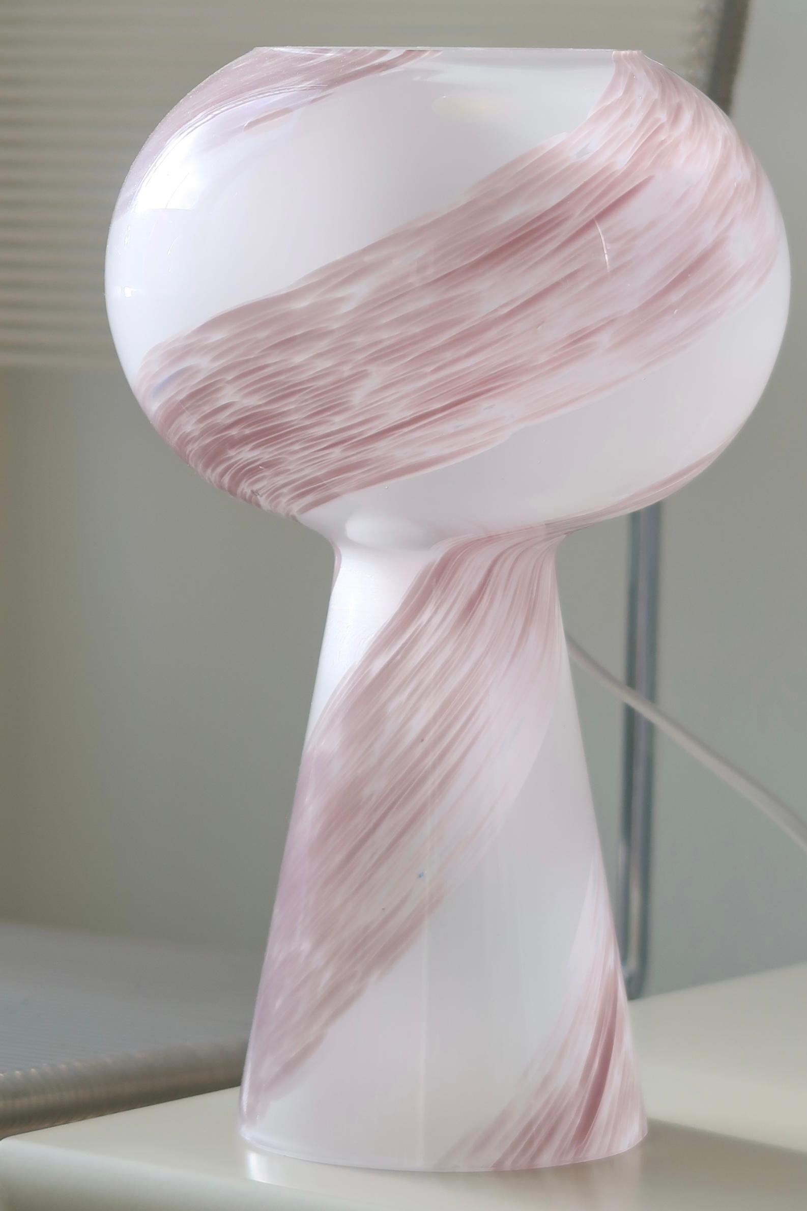 Vintage Murano 1970s Rose Pink Swirl Rare Shaped Table Lamp For Sale 2