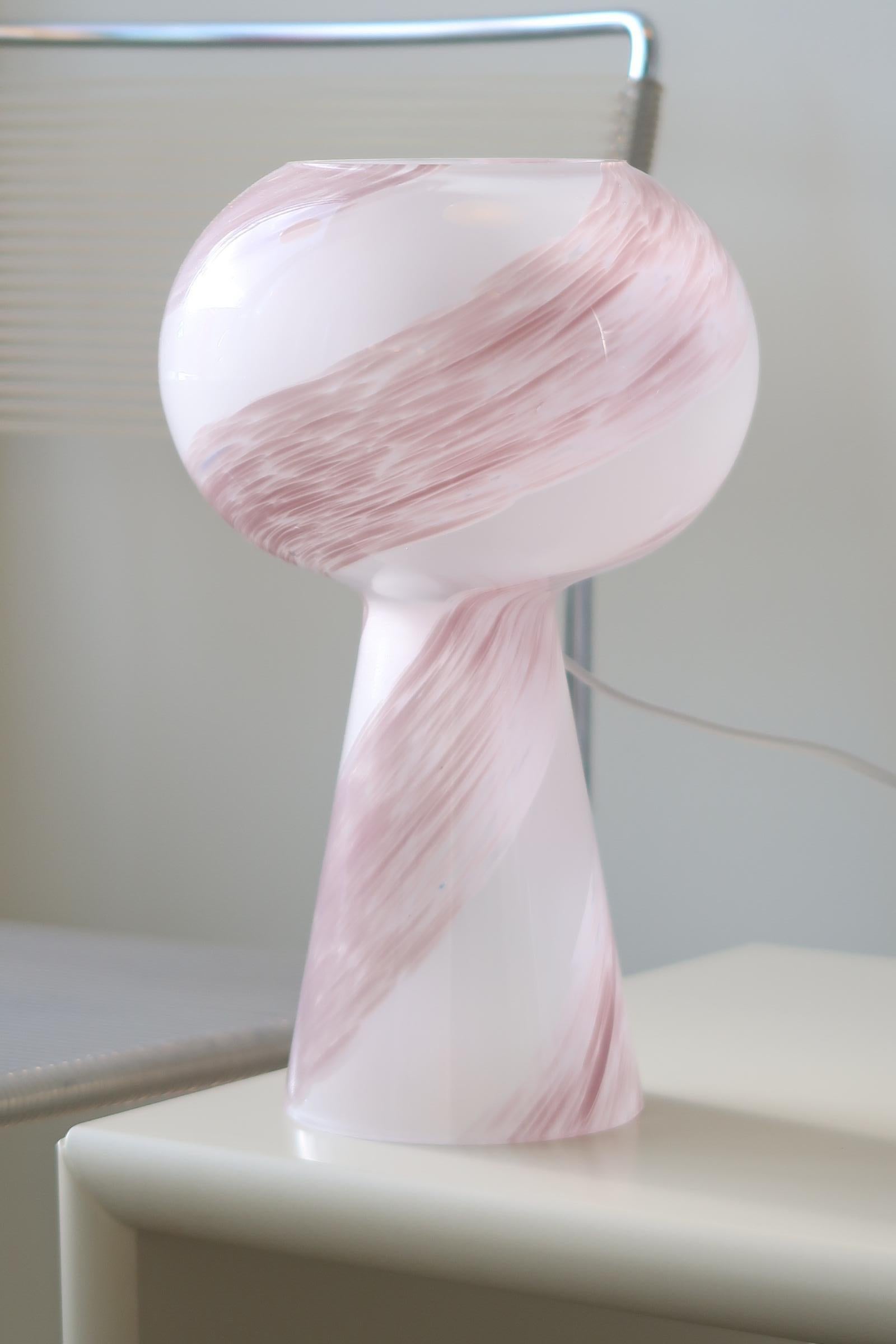 Vintage Murano 1970s Rose Pink Swirl Rare Shaped Table Lamp For Sale 3