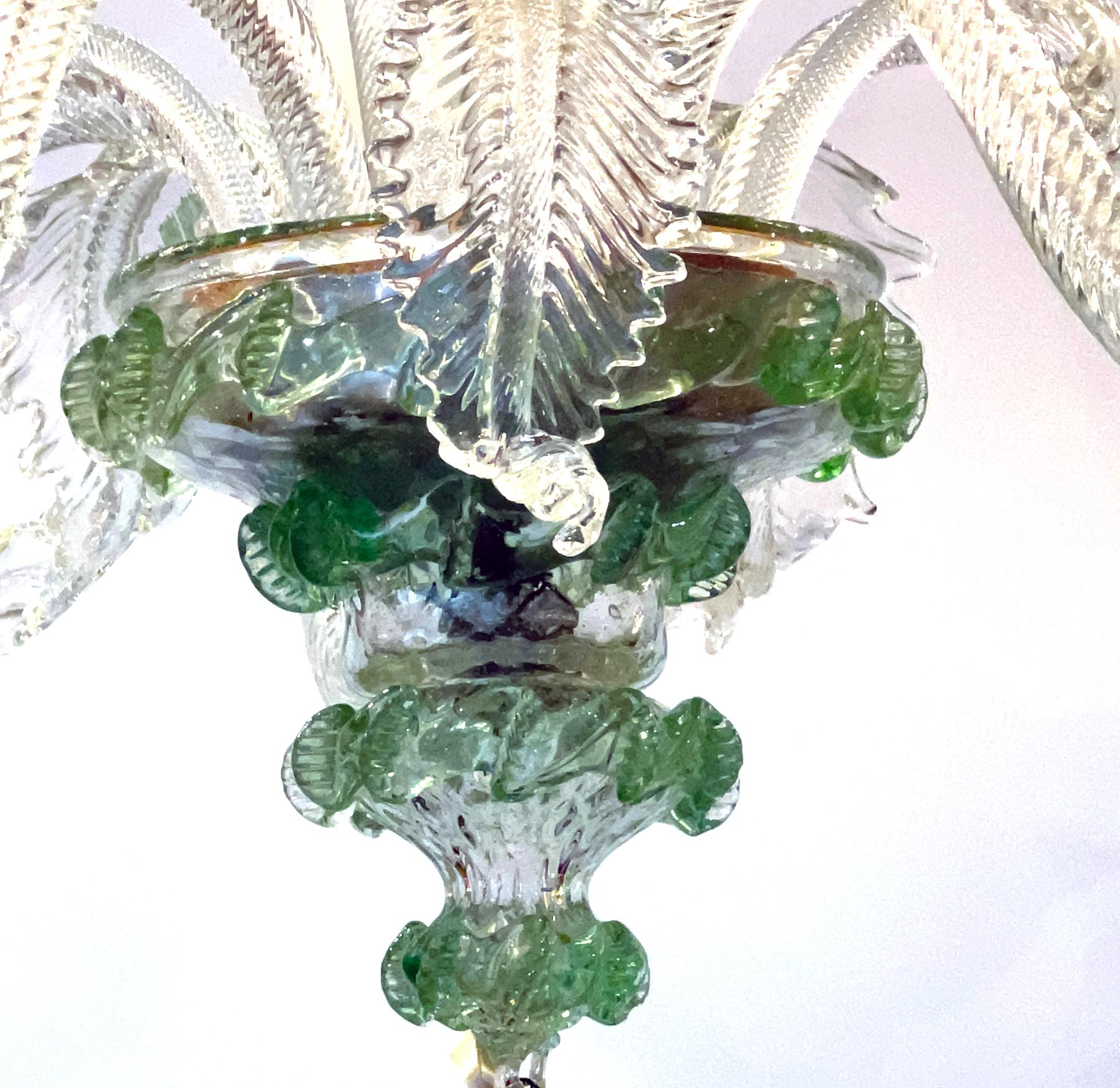 Fatto a mano Lampadario vintage di Murano a 5 luci in vetro trasparente con accenti verde pallido in vendita