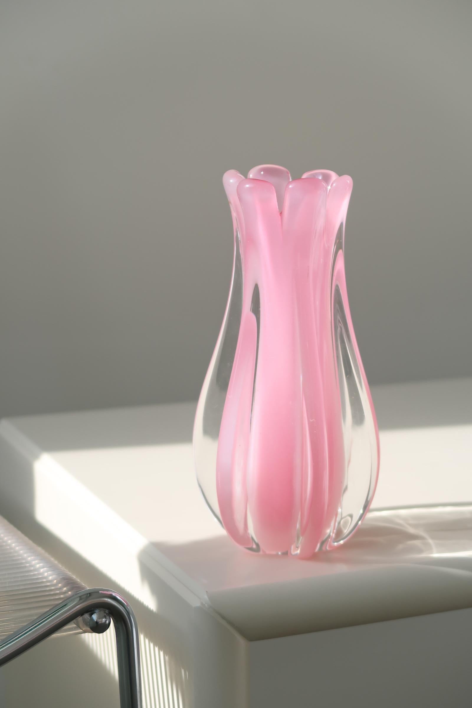 Vintage Murano vase in pink / pink alabaster glass. This type of glass has become a collector's item due to its rarity and the absolutely stunning shade. The vase is mouth-blown in an organic form. Handmade in Italy, 1950s/60s. H:20cm D:11cm.

