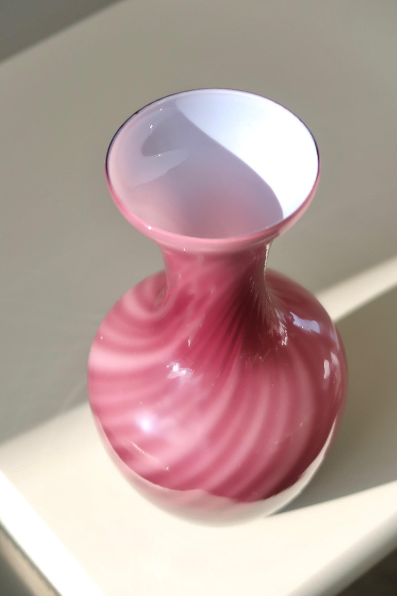 Vintage Murano 70s Swirl Glass Vase Red Burgundy Purple In Good Condition In Copenhagen, DK