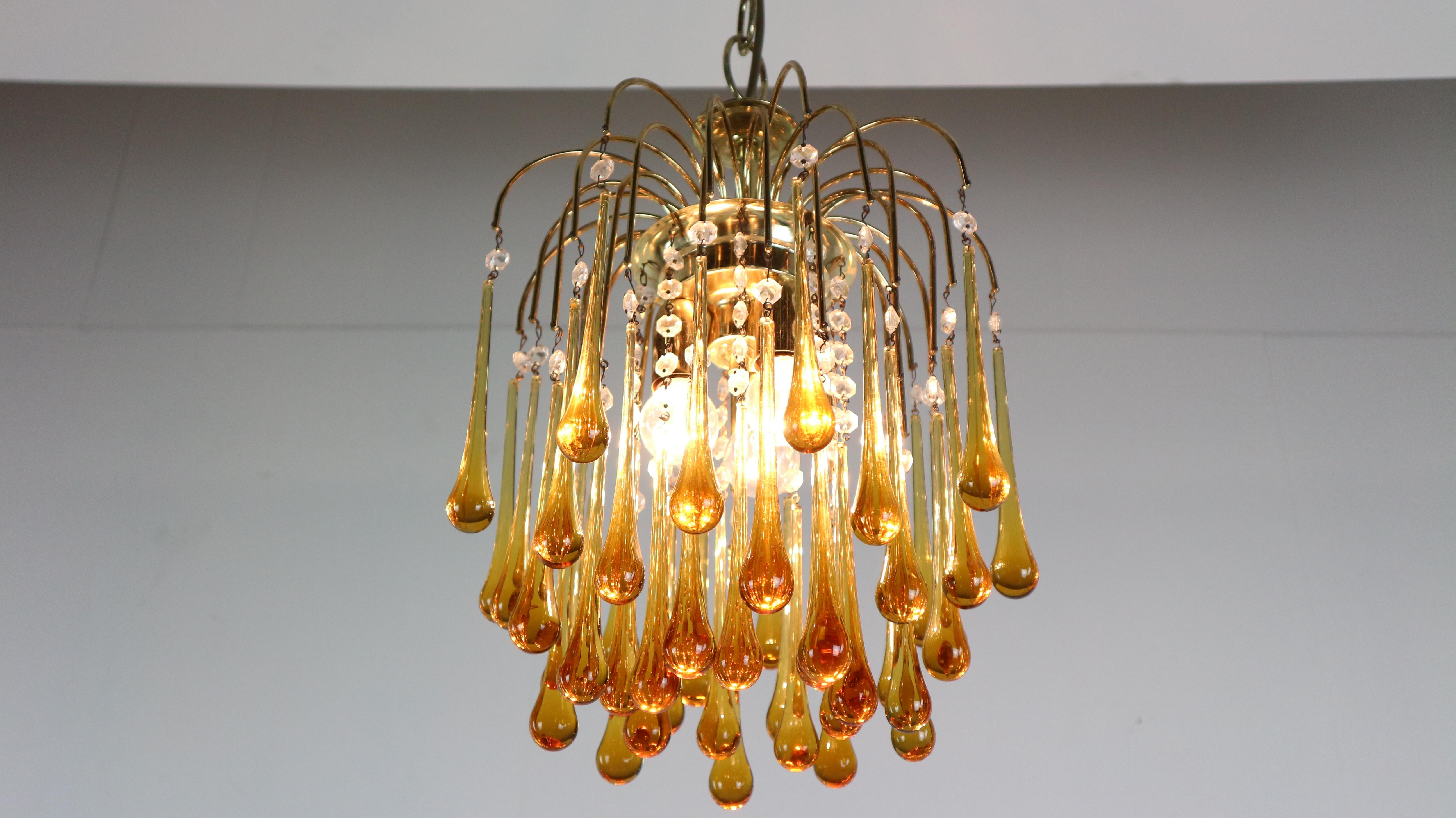 Vintage Murano glass chandelier designed by Paolo Venini in the 1960s, Italy.
44 amber glass teardrops with clear glass pearls. The glass cascades to reveal a fountain of light.
