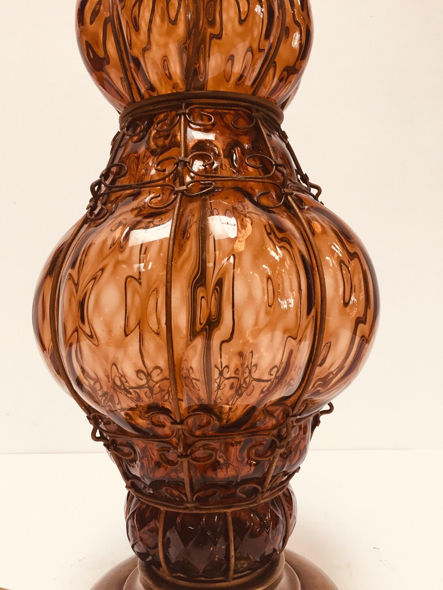 Lampe de bureau italienne vintage en verre de Murano ambré de style vénitien par Marbro en vente 3