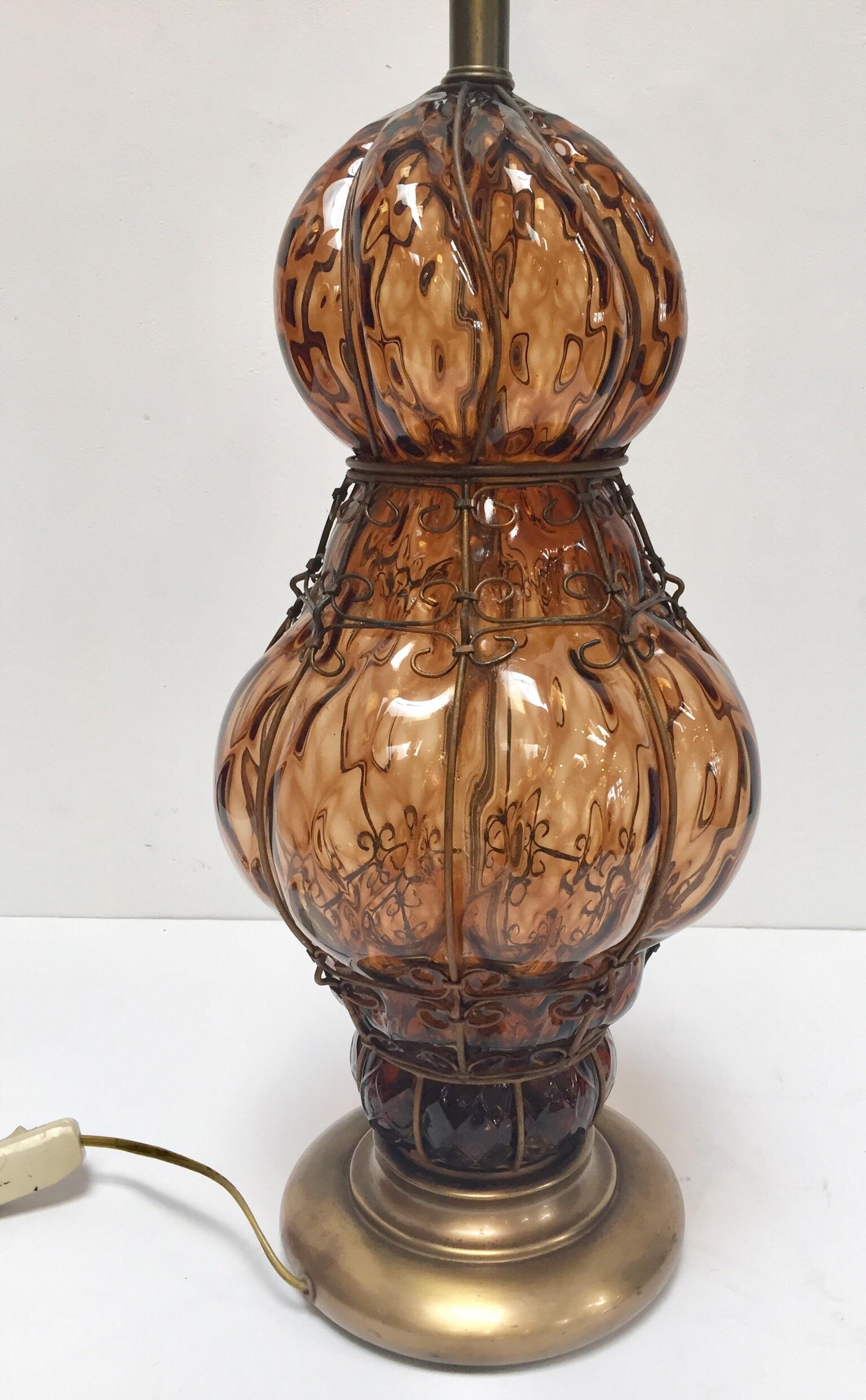 Hollywood Regency Lampe de bureau italienne vintage en verre de Murano ambré de style vénitien par Marbro en vente