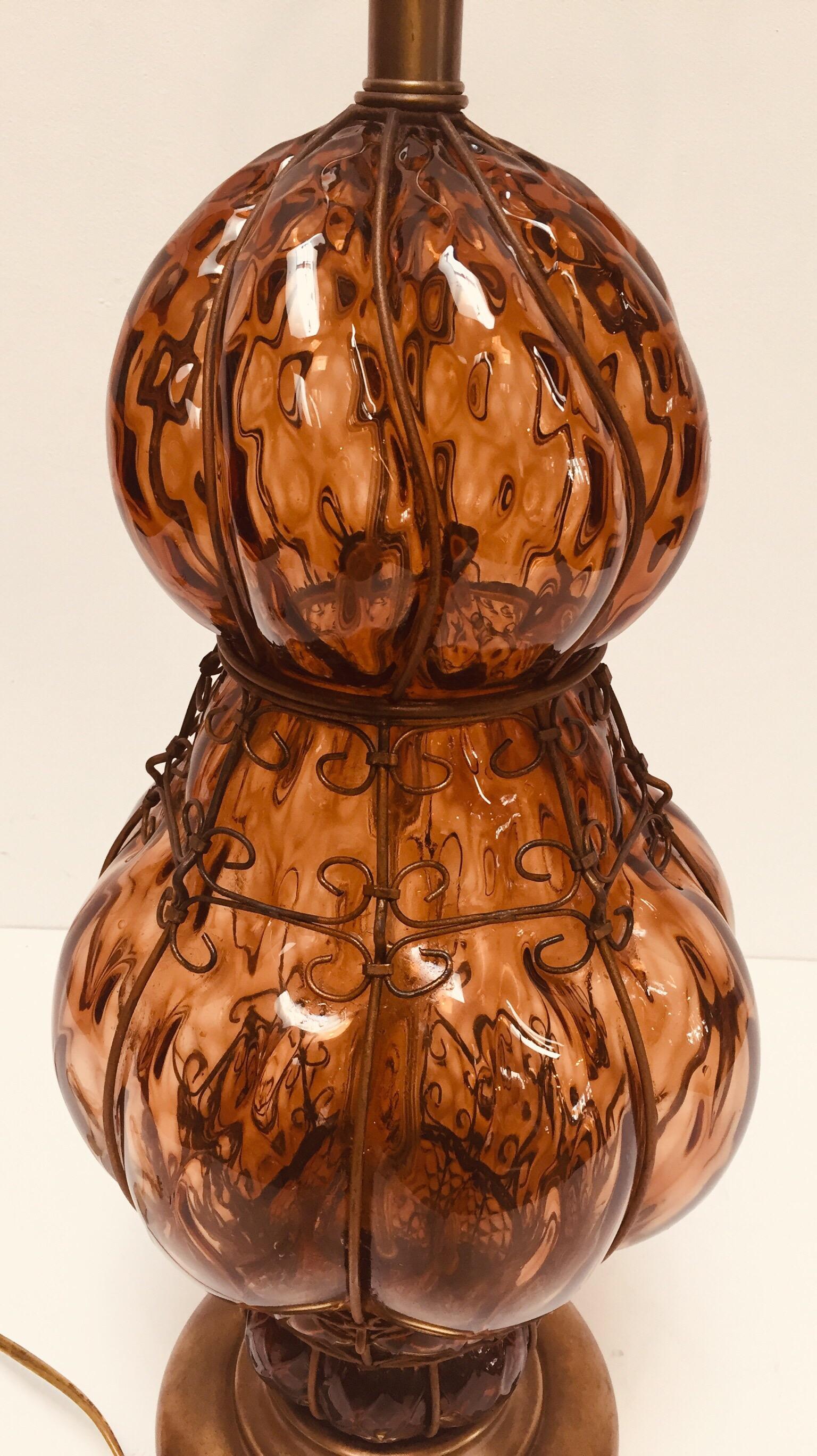 Américain Lampe de bureau italienne vintage en verre de Murano ambré de style vénitien par Marbro en vente