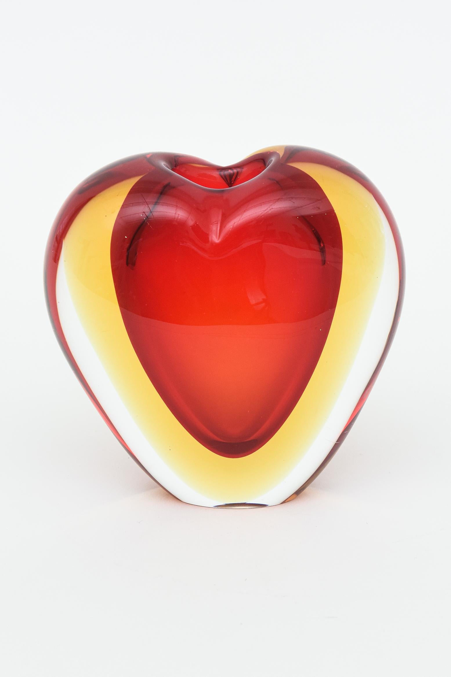 Rote, gelbe Sommerso-Herz-Vase aus Murano, Antonio da Ros für Cenedese im Angebot 4