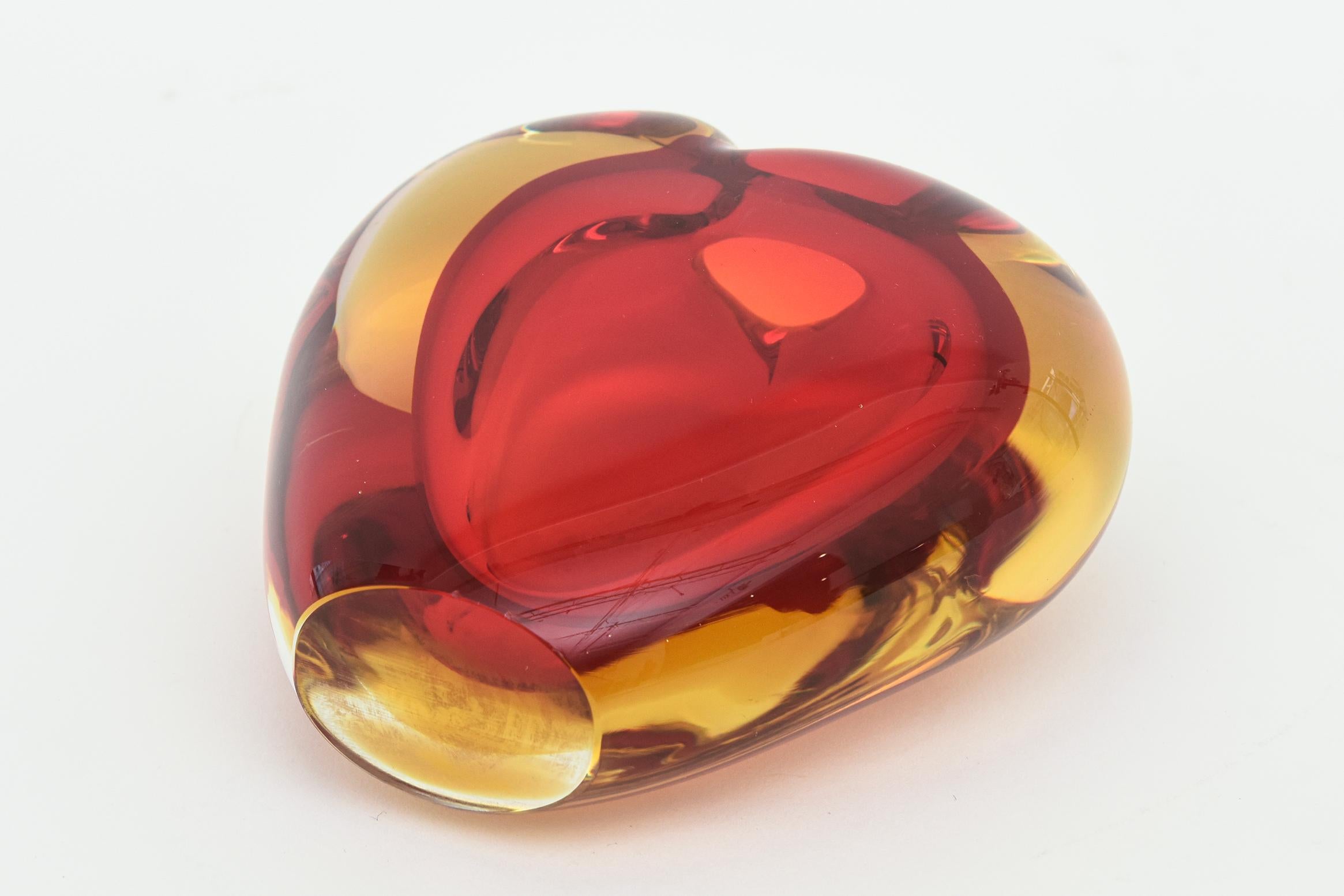 Vase en forme de cœur rouge et jaune Sommerso vintage de Murano Antonio da Ros pour Cenedese en vente 1