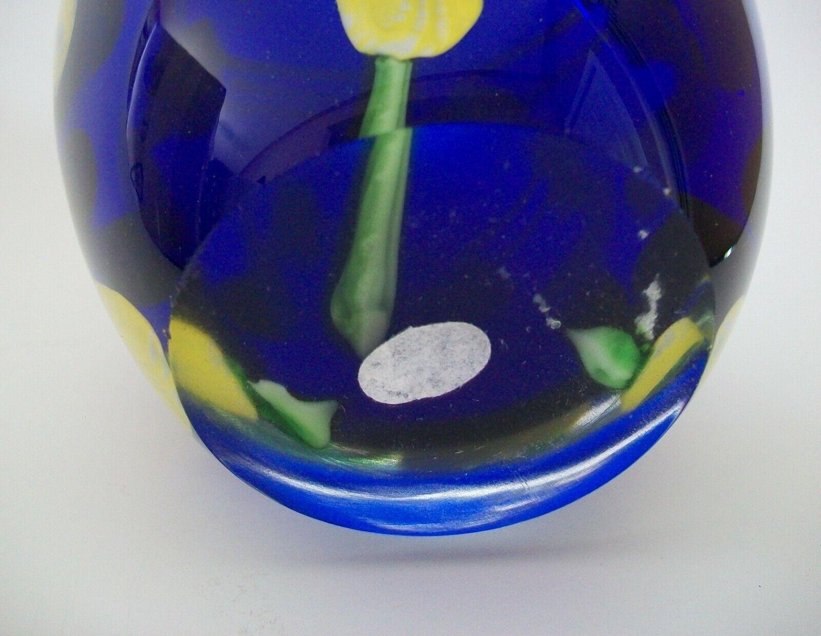 Vintage Murano Art Glass 'Laburnum' Paperweight Vase, Italy, Circa 1970's For Sale 4