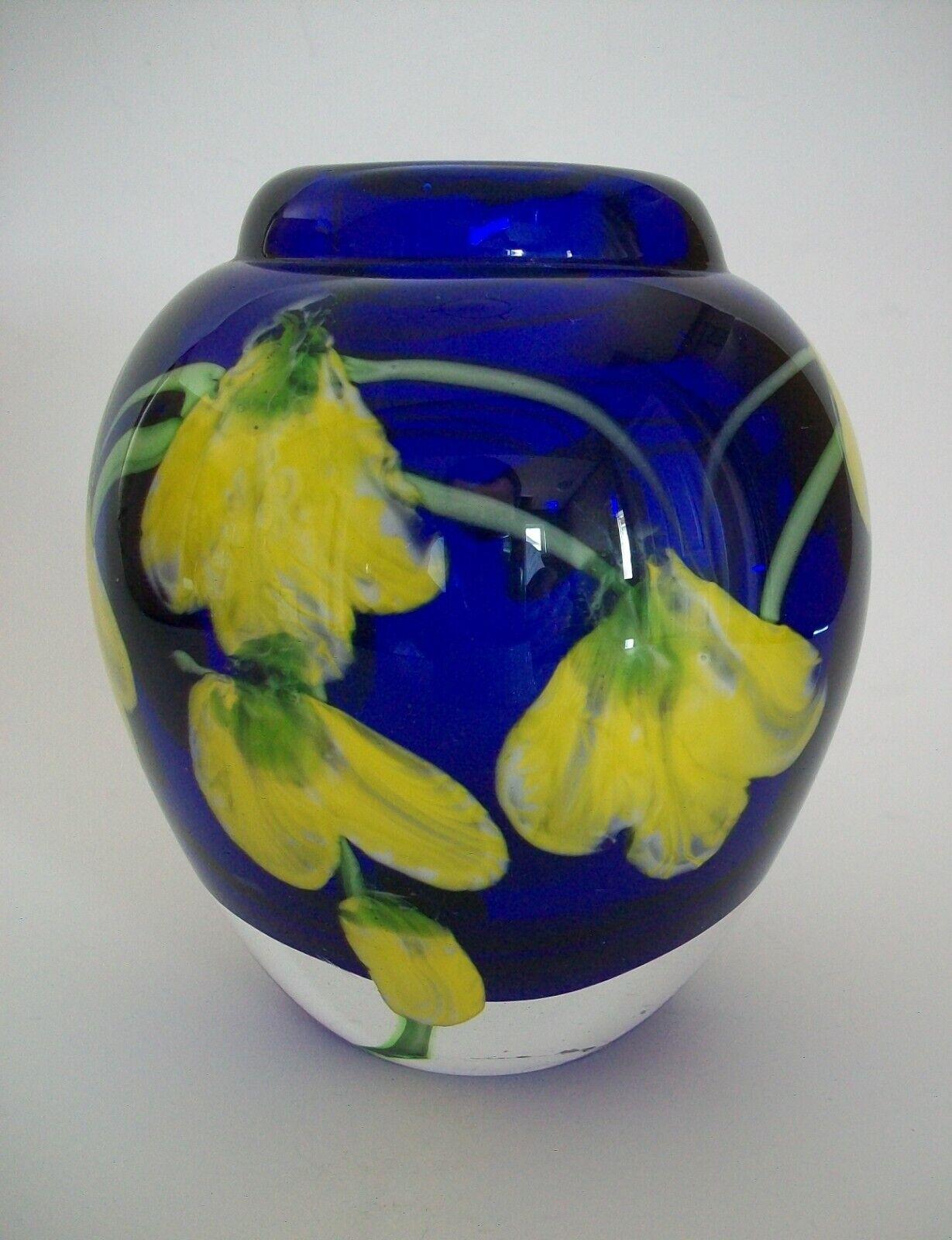 20th Century Vintage Murano Art Glass 'Laburnum' Paperweight Vase, Italy, Circa 1970's For Sale