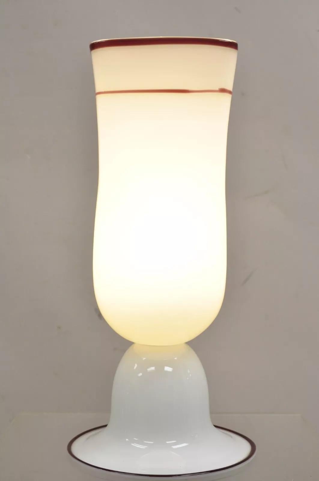Lampe de bureau tulipe blanche moderne italienne du milieu du siècle dernier en verre d'art de Murano en vente 4