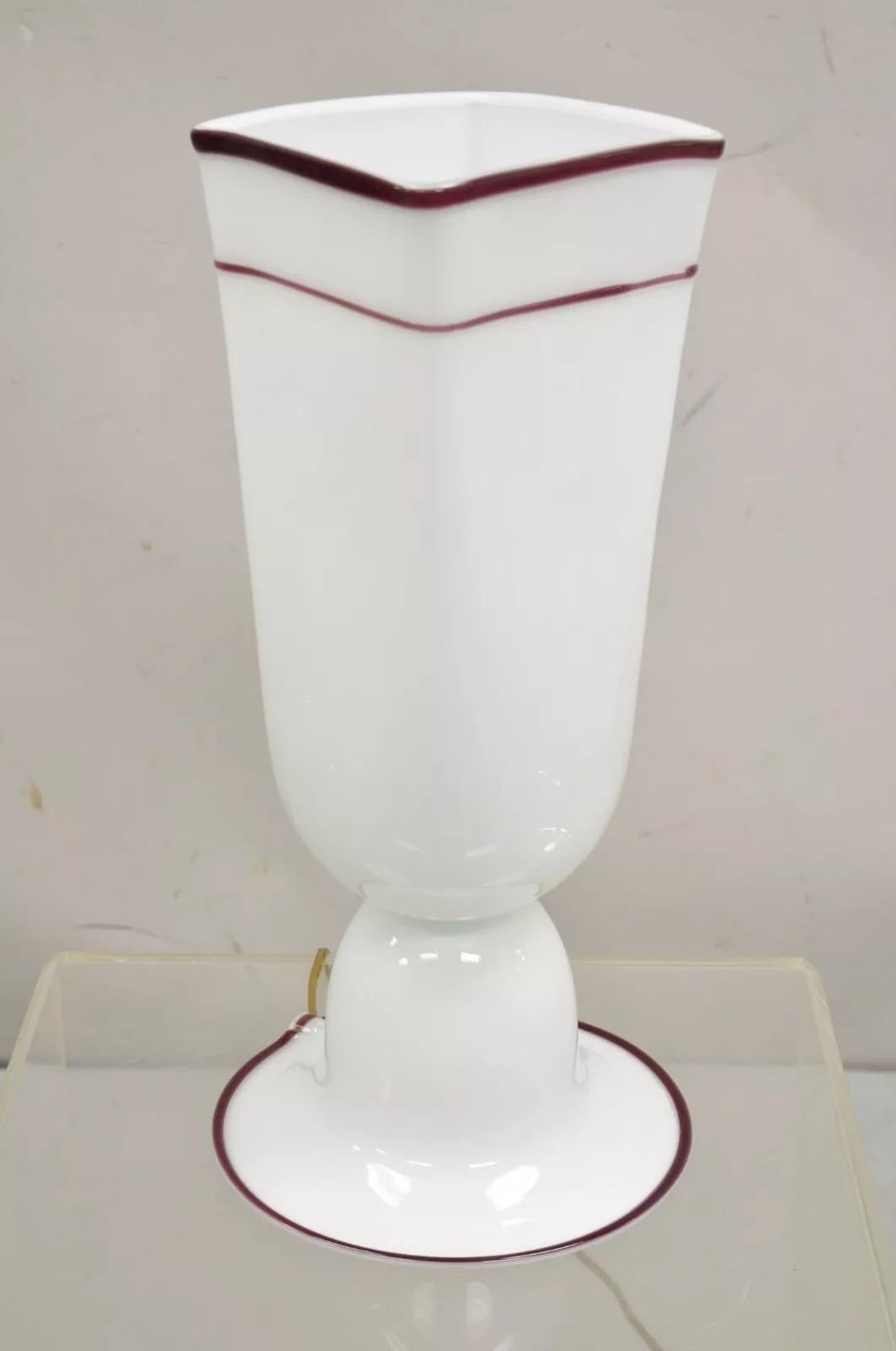 Mid-Century Modern Lampe de bureau tulipe blanche moderne italienne du milieu du siècle dernier en verre d'art de Murano en vente