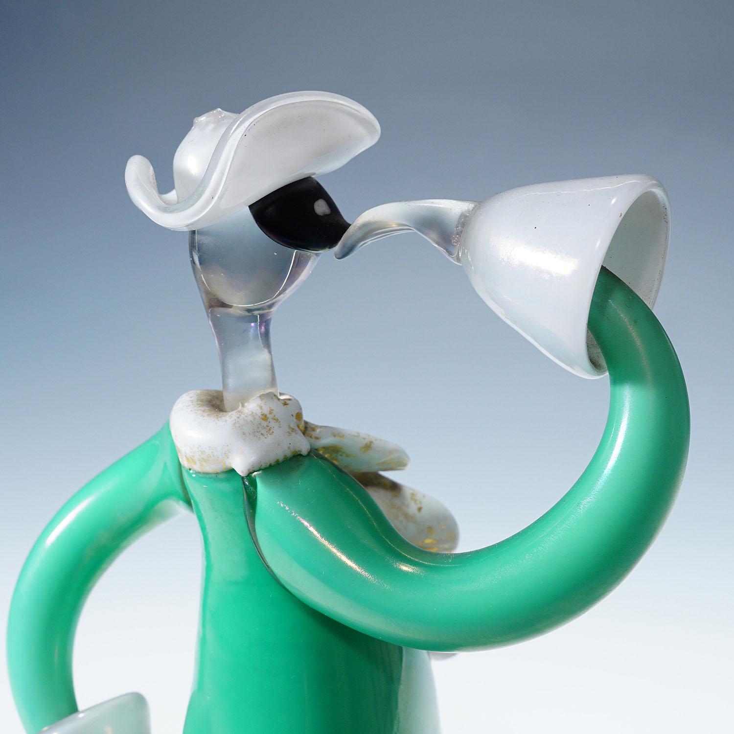 Vintage Murano Art Glass Sculpture of a Venetian Carnivalist, Seguso ca. 1940s In Good Condition For Sale In Berghuelen, DE