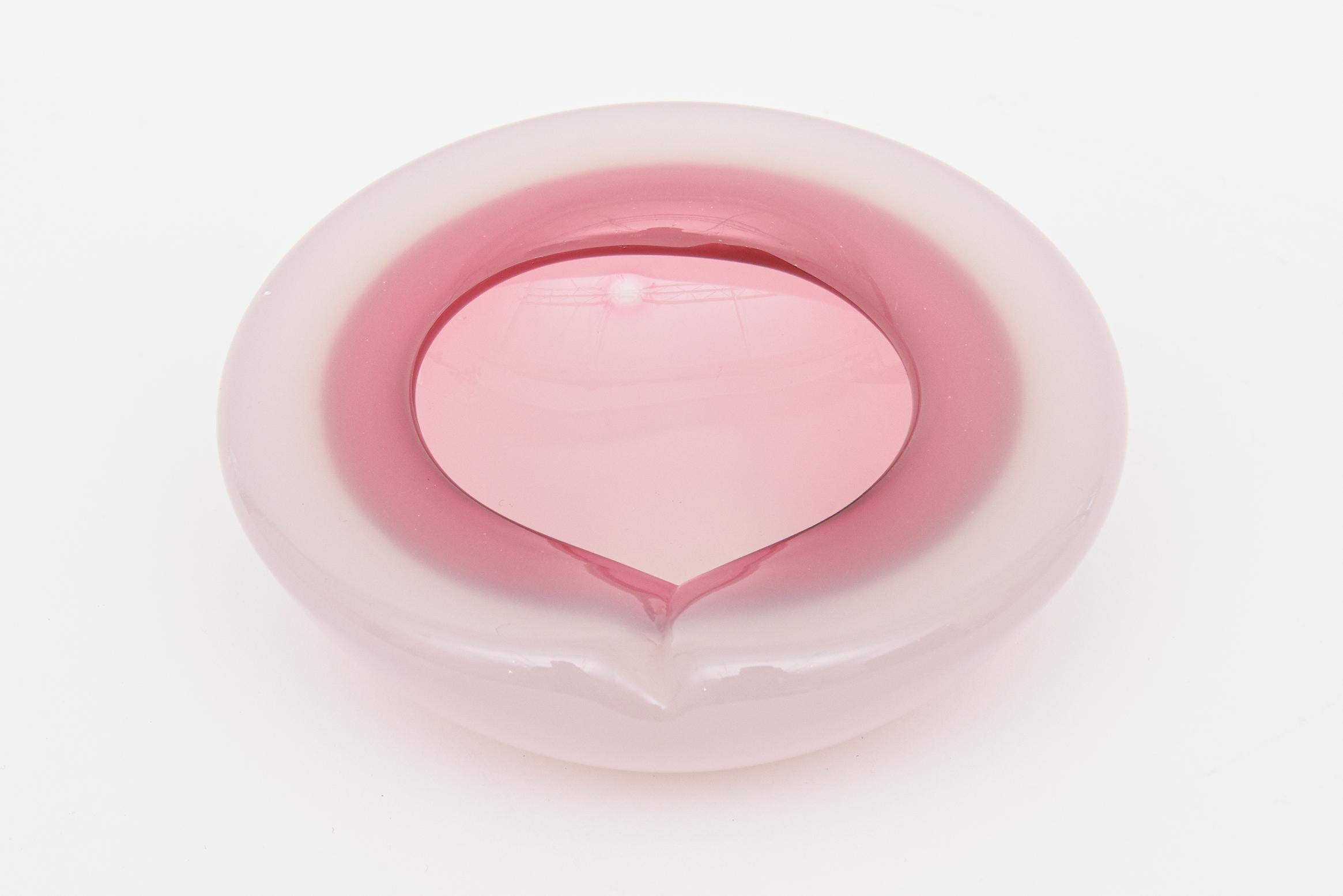 This beautiful Italian Murano vintage glass sommerso geode bowl is attributed to the work of Archimede Seguso. It has layers of different shades of pink going lighter to darker as exemplified in the professional photos. The interior pink line is