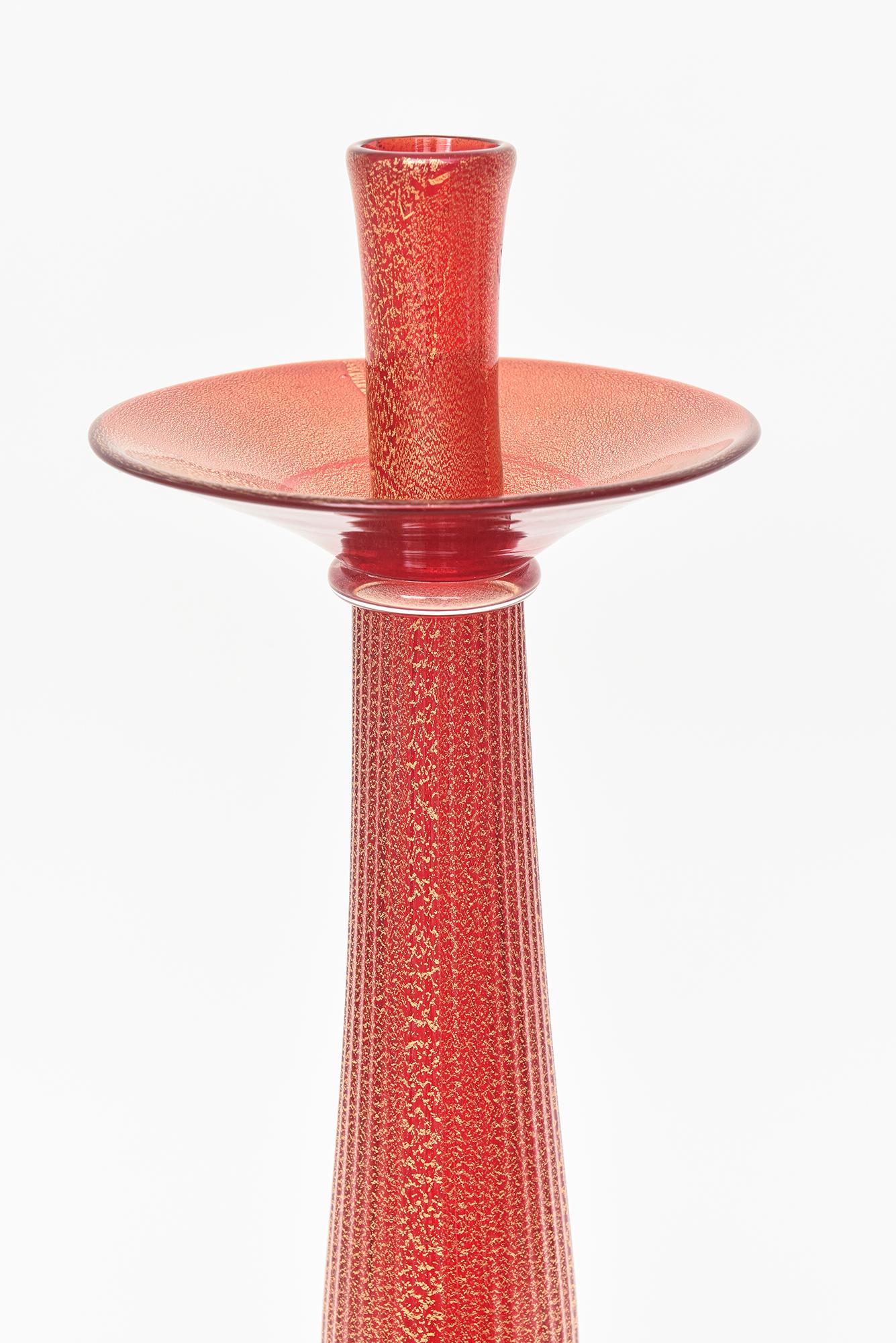 Mid-Century Modern Grand bougeoir en verre rouge de Murano Barovier e Toso avec aventurine dorée en vente