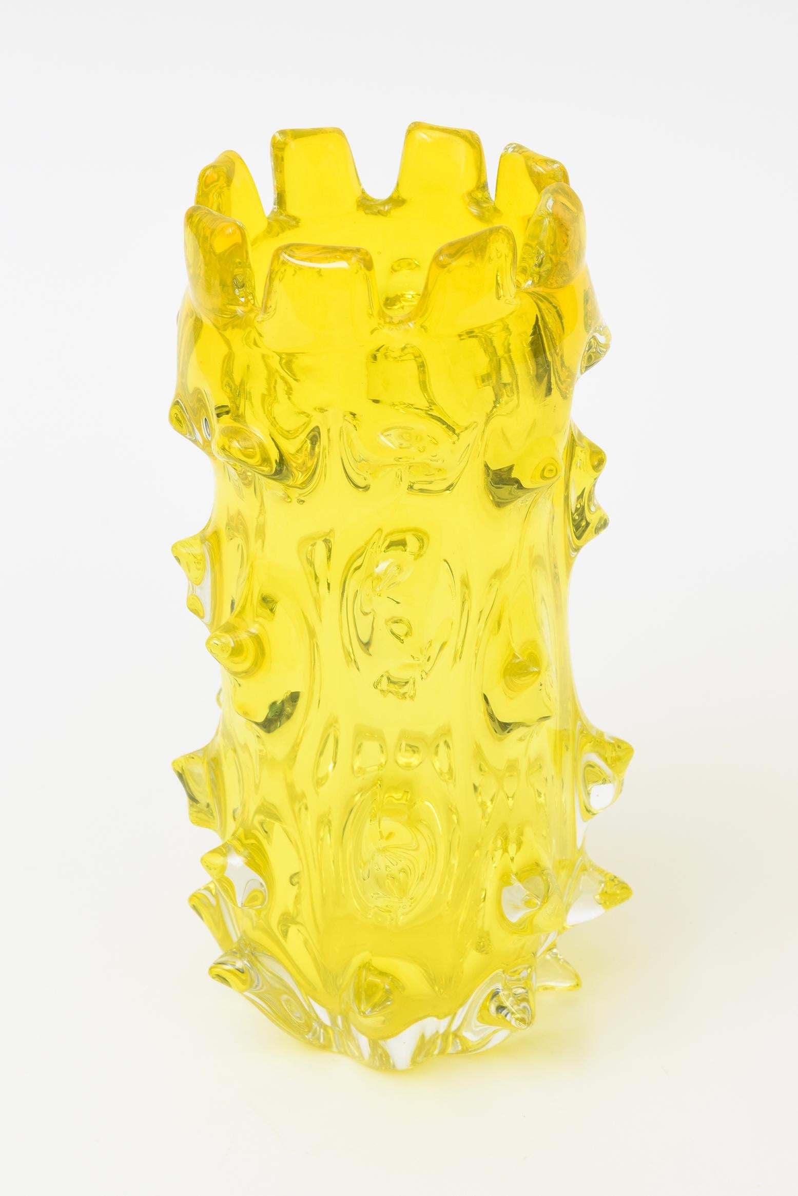 Barovier&Toso Giallo d'epoca con appendici e sporgenze, vaso MCM di Murano In condizioni buone in vendita a North Miami, FL