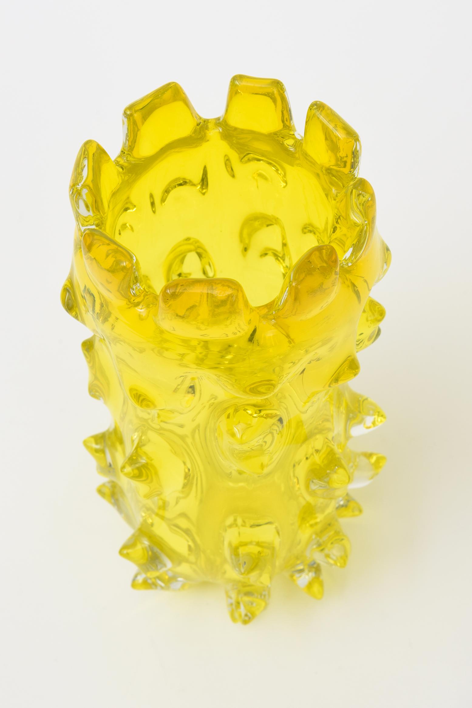 Vetro soffiato Barovier&Toso Giallo d'epoca con appendici e sporgenze, vaso MCM di Murano in vendita