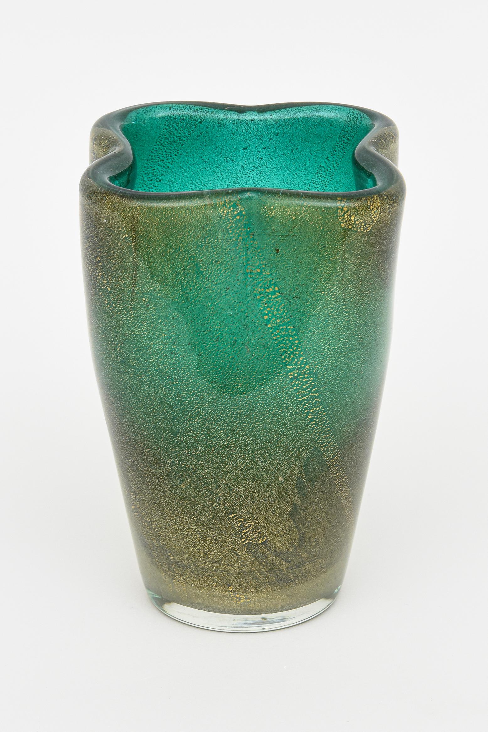 Vintage Murano Barovier et Toso Sea Green Emerald and Gold Aventurine Glass Vase For Sale 5
