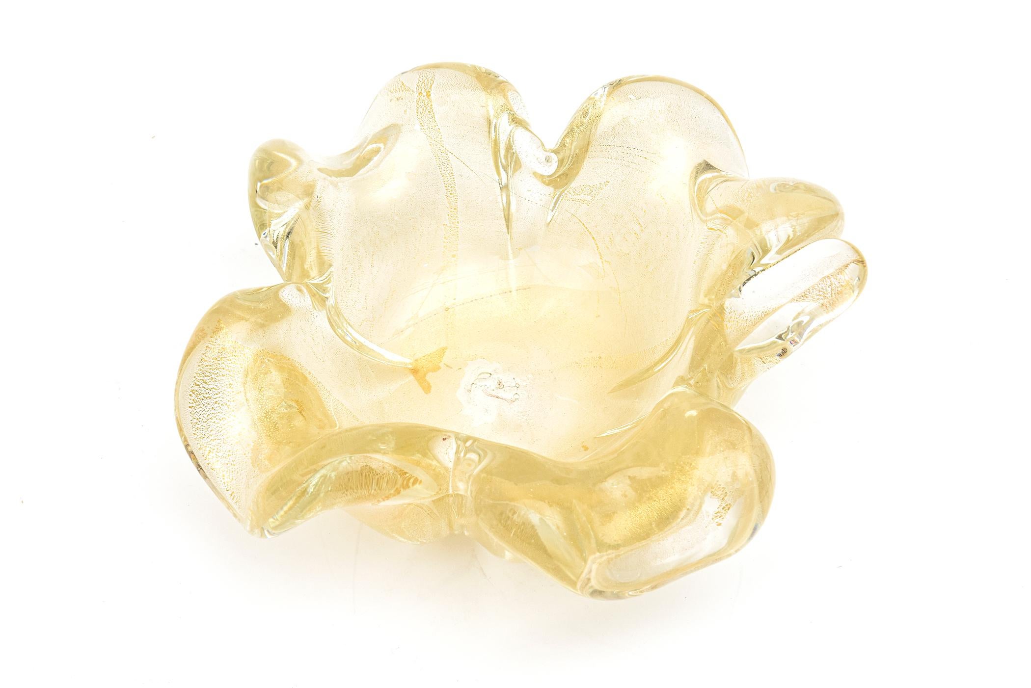 Vintage Murano Barovier Gold Aventurin Glas Schale Klee, Blume Form mit Stem (Italienisch) im Angebot