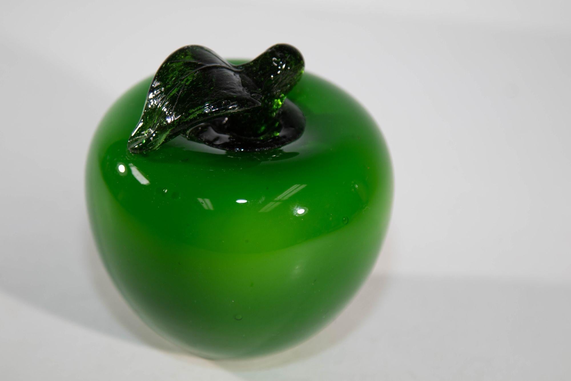 Vintage Murano Blown Glass Bright Green Apple Paperweight 1980s For Sale 1