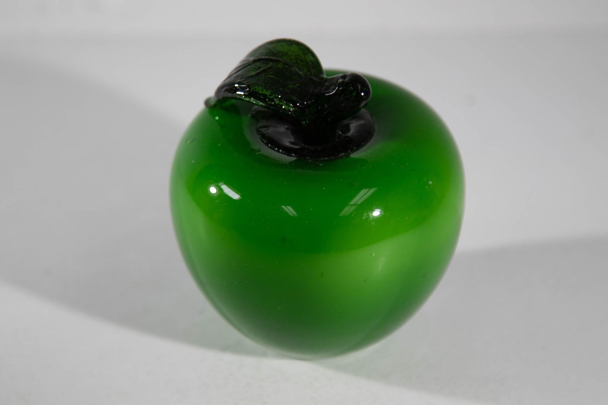 Vintage Murano Blown Glass Bright Green Apple Paperweight 1980s For Sale 3