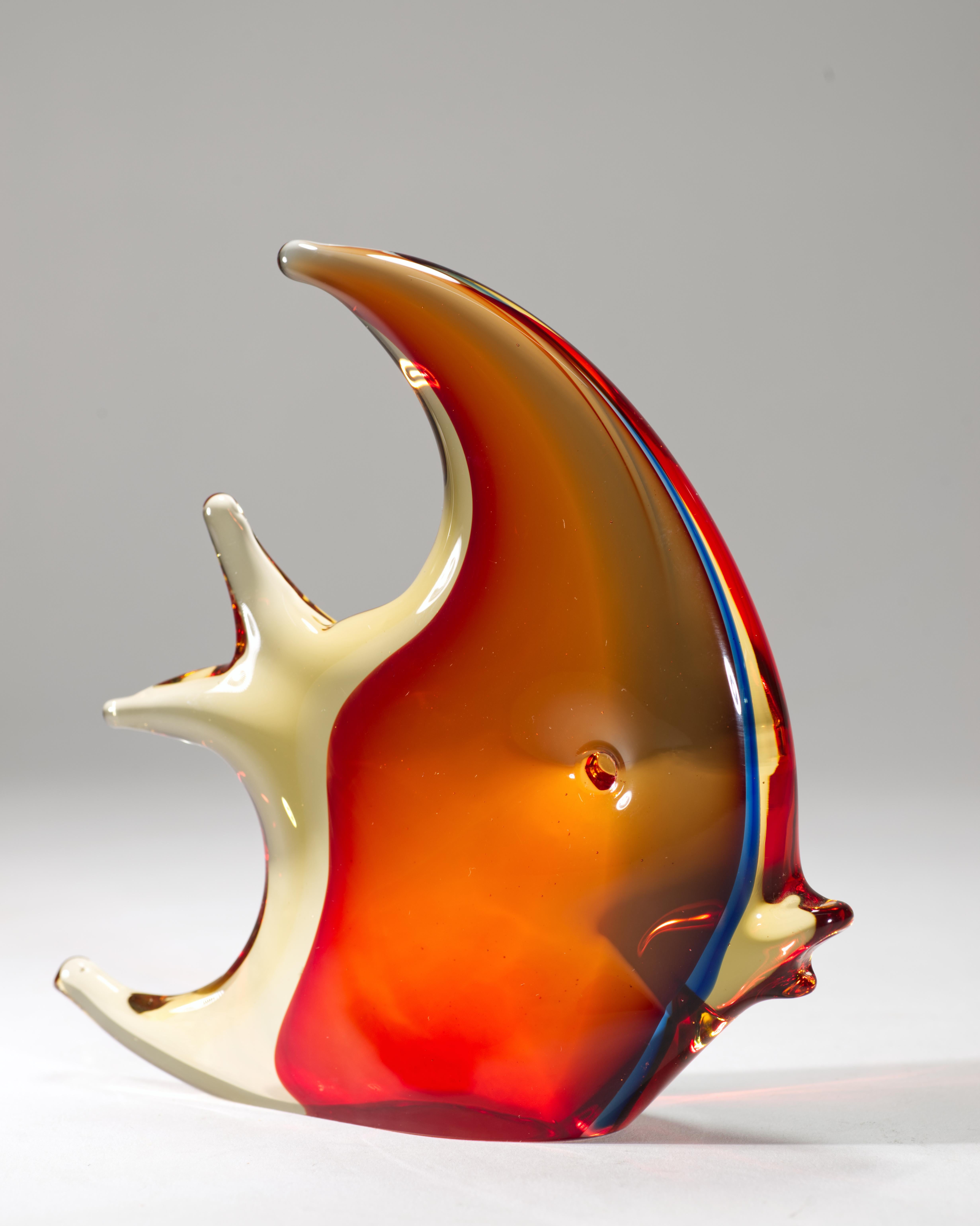 Vintage Murano-Fisch-Skulptur aus Bordeauxroter Sommerso-Fisch-Skulptur (Moderne der Mitte des Jahrhunderts) im Angebot