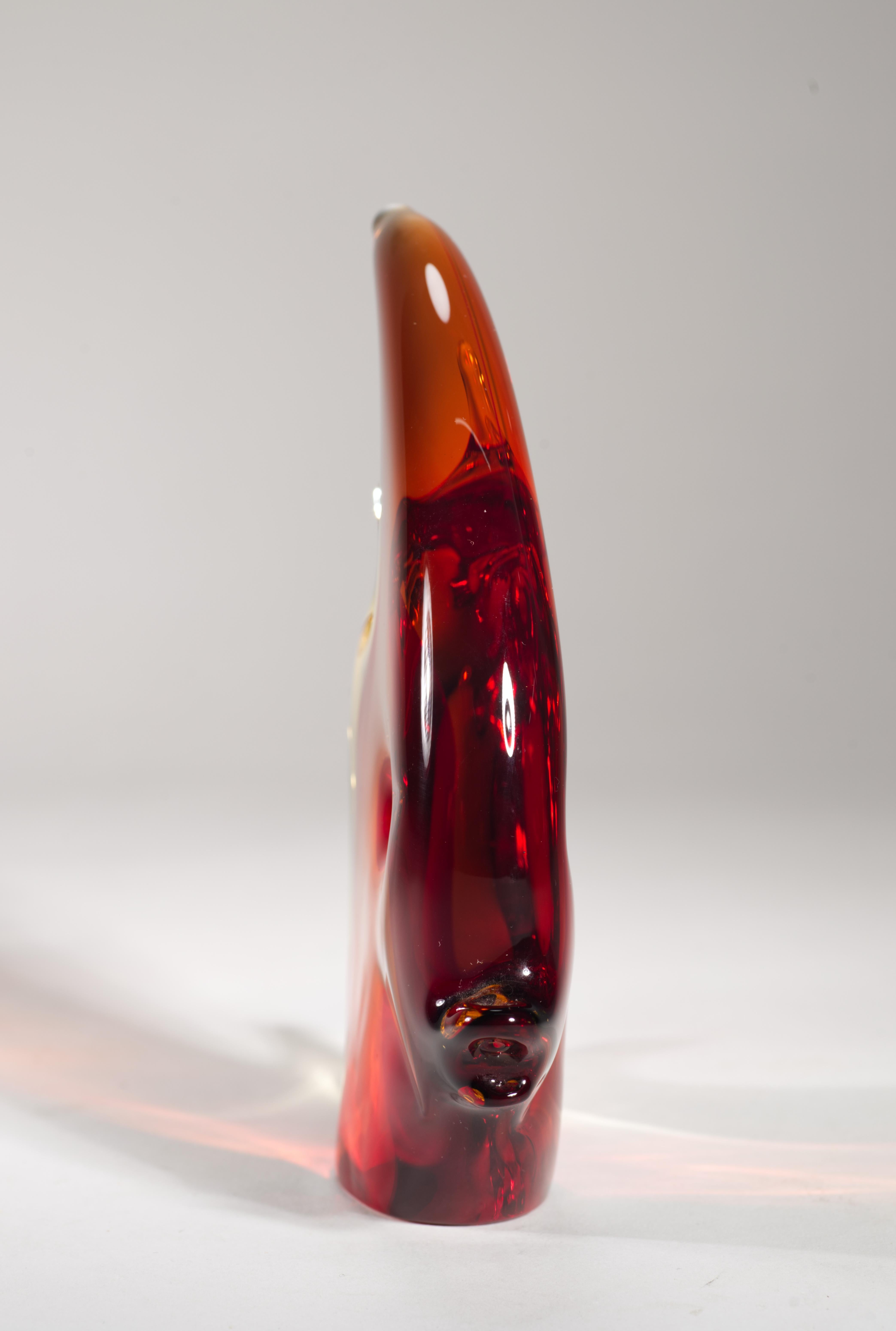 Vintage Murano-Fisch-Skulptur aus Bordeauxroter Sommerso-Fisch-Skulptur (Handgefertigt) im Angebot