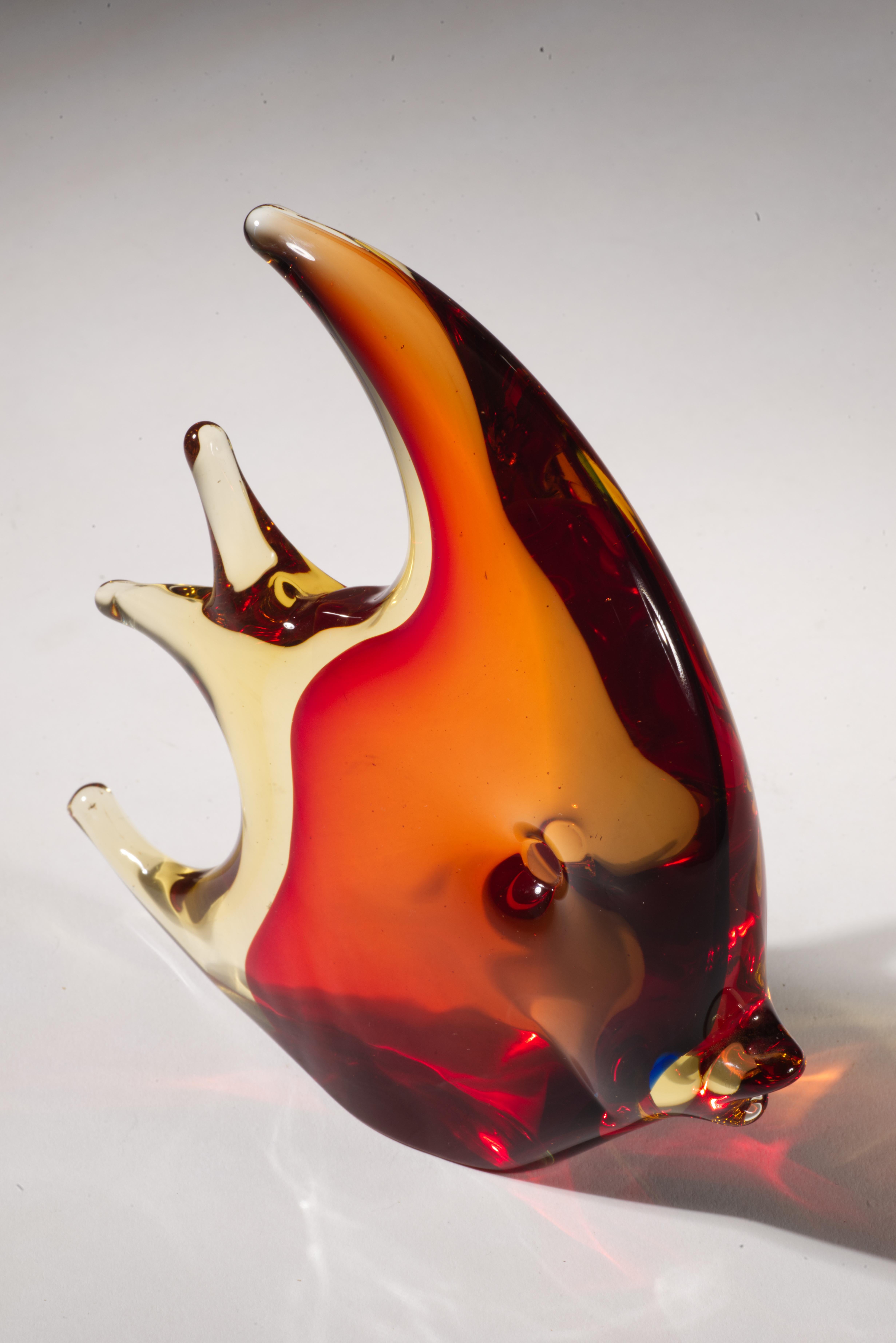Vintage Murano-Fisch-Skulptur aus Bordeauxroter Sommerso-Fisch-Skulptur (20. Jahrhundert) im Angebot