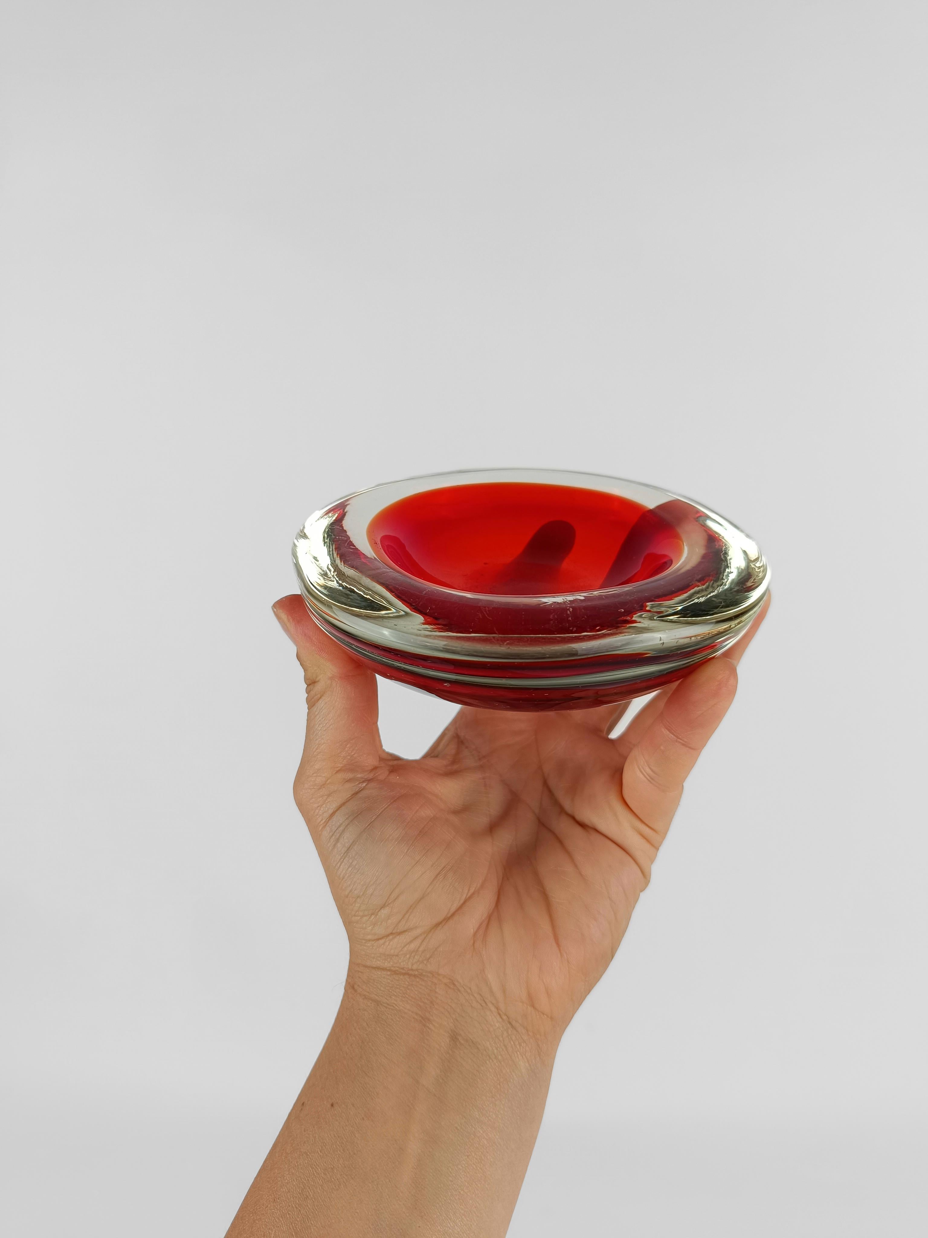 20th Century Vintage Murano Bowl / Ashtray in Sommerso Glass in the style of Flavio Poli 1960 For Sale