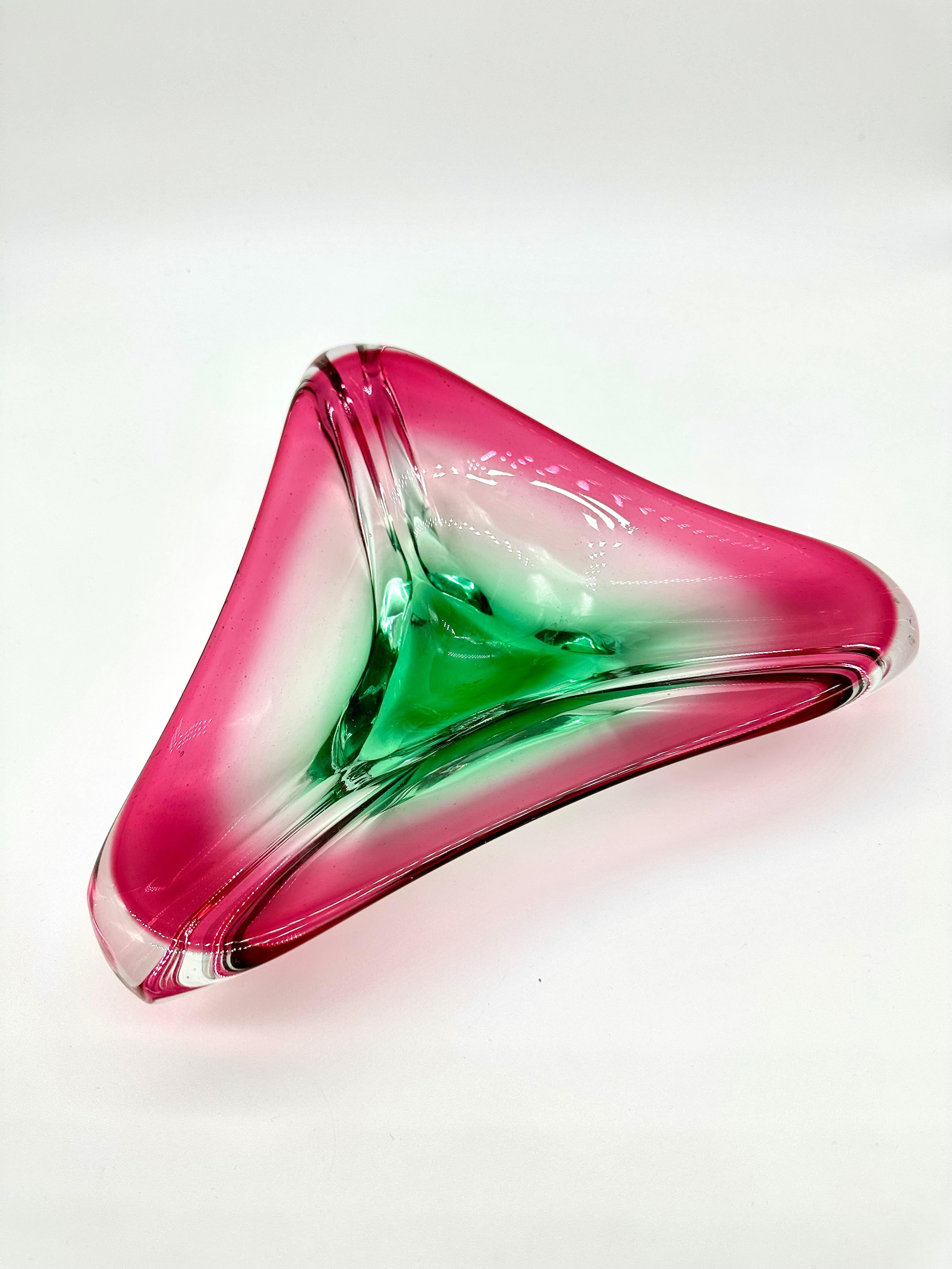 Emptier-Schale aus Murano in Rosa und Grün mit Tasche in Rosa und Grün, selten und dekorativ, 60er Jahre (Moderne der Mitte des Jahrhunderts) im Angebot