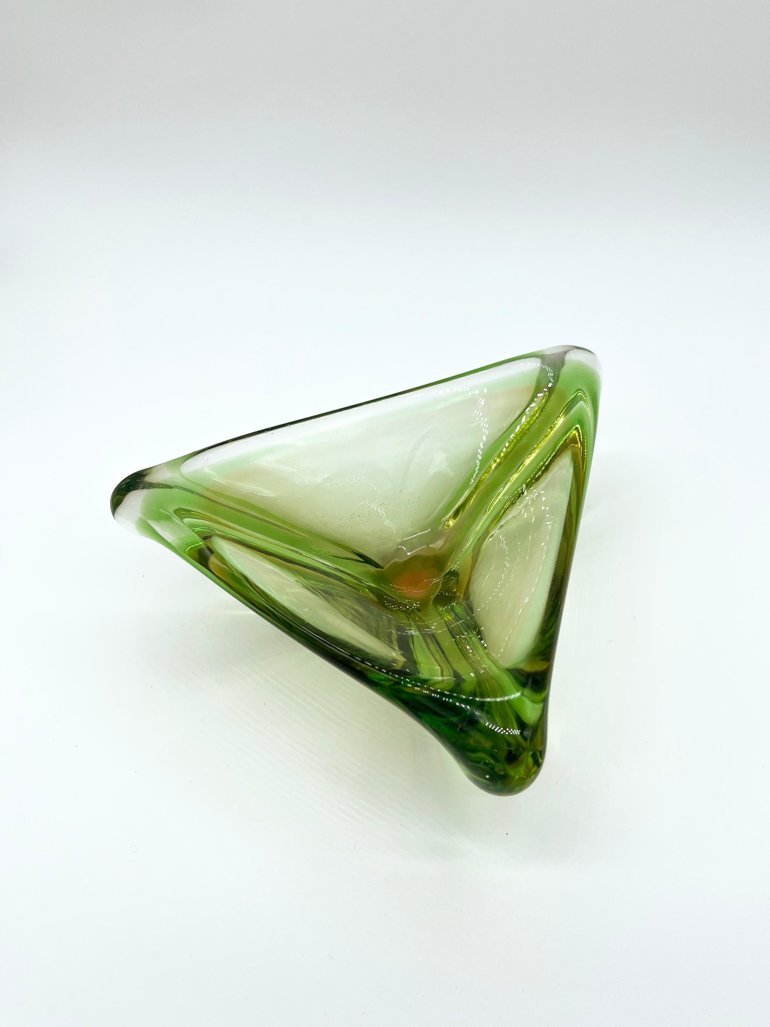 Mid-Century moderno Ciotola/Vide Poche di Murano d'epoca in vetro verde 