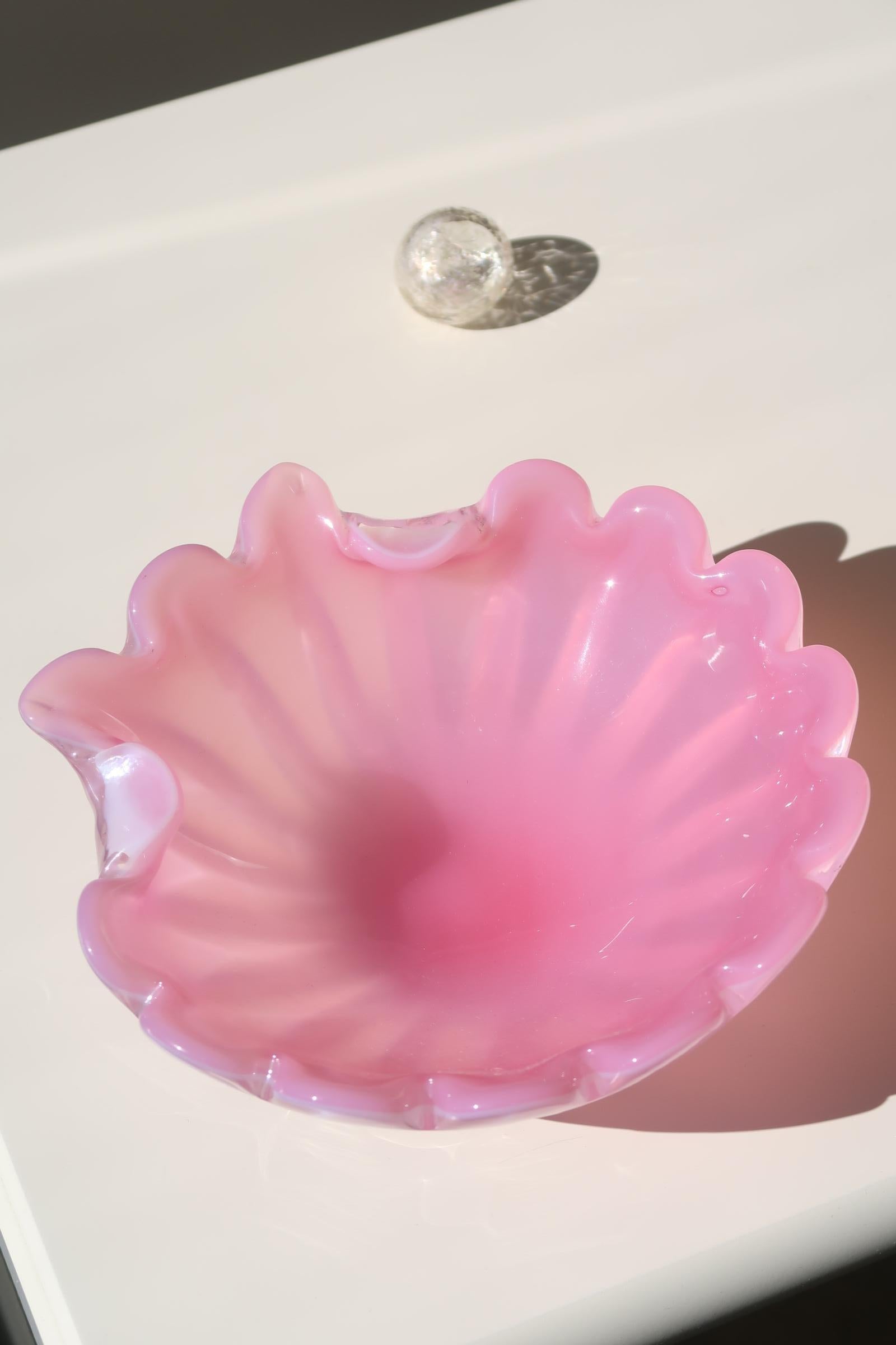 Late 20th Century Vintage Murano Bubble Gum Opal Pink Handmade Shell Bowl with Glass Pearl  For Sale
