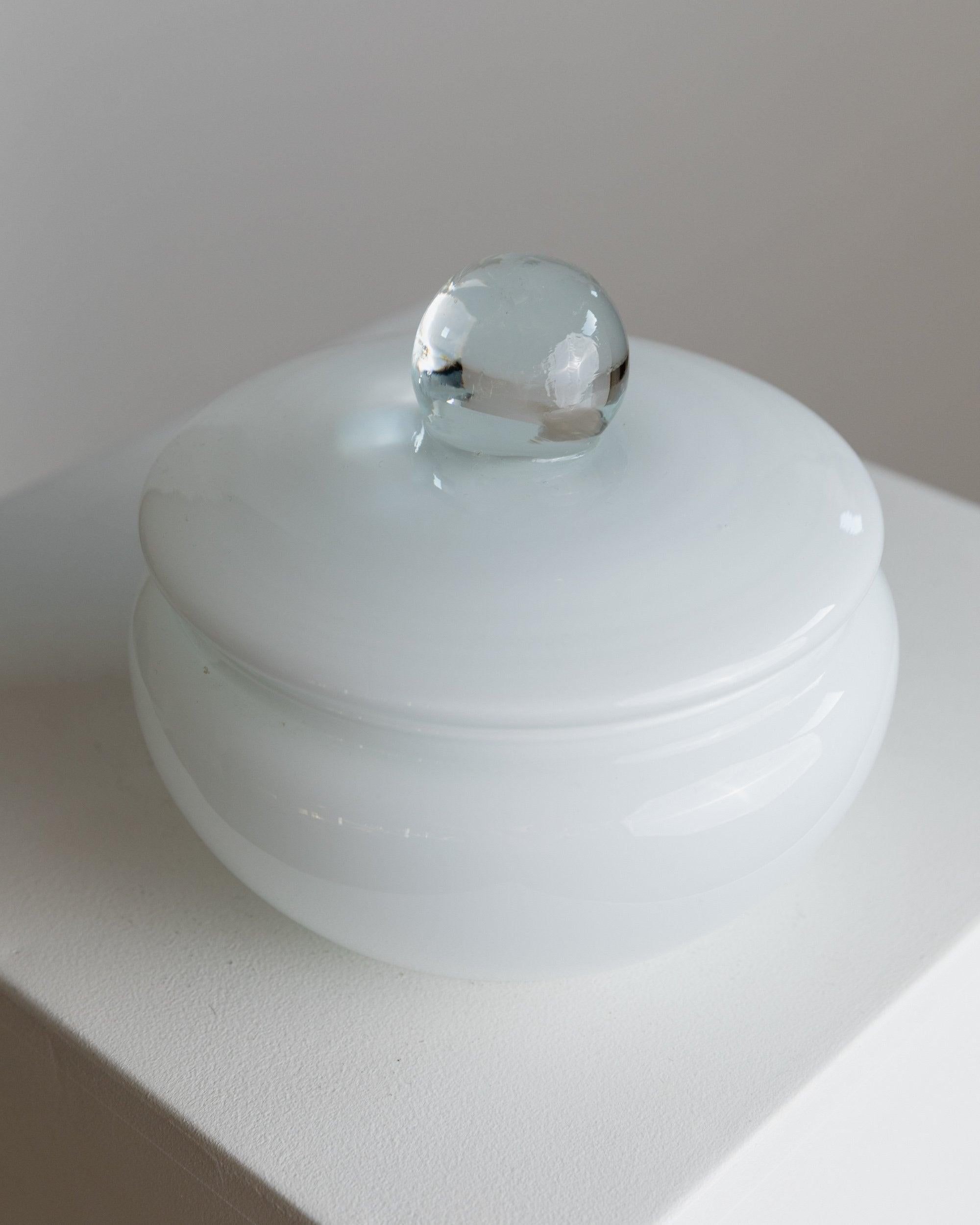 Vintage Murano Bonbonschale mit Deckel - Weiß und Transparent, Italien, 1970er Jahre im Angebot 1