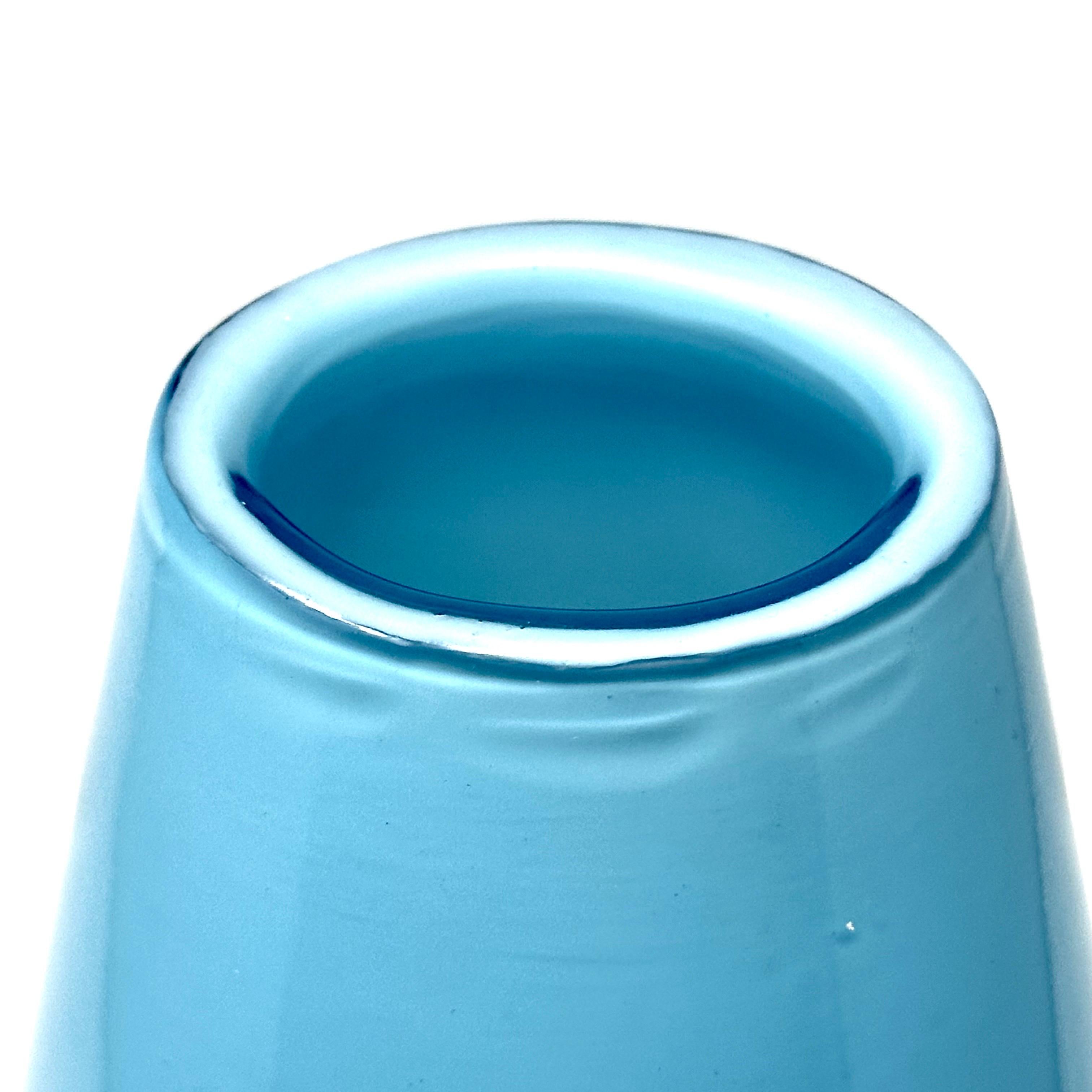 Italiano Vaso in vetro opalino incamiciato di Murano d'epoca in vendita