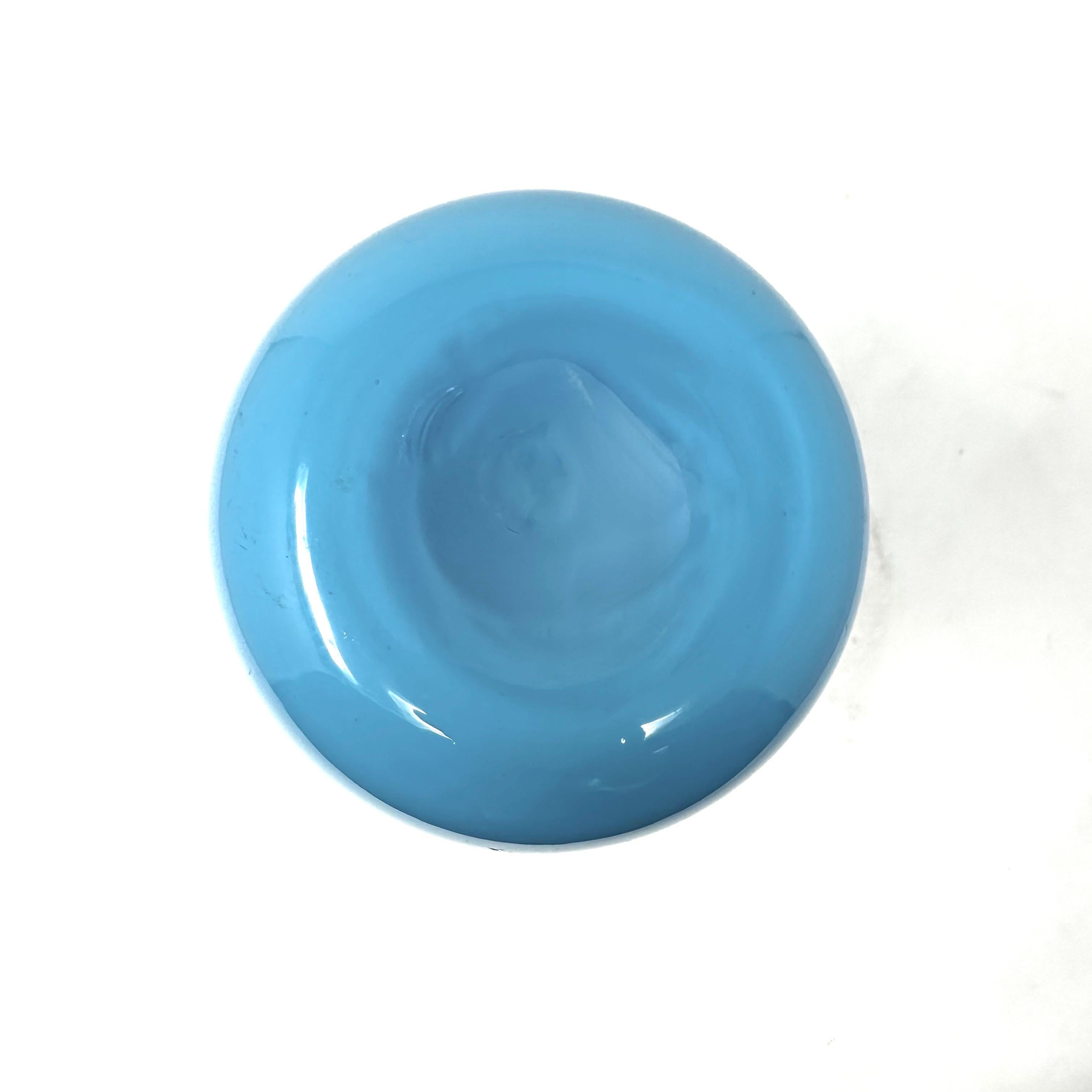 Vaso in vetro opalino incamiciato di Murano d'epoca in vendita 1