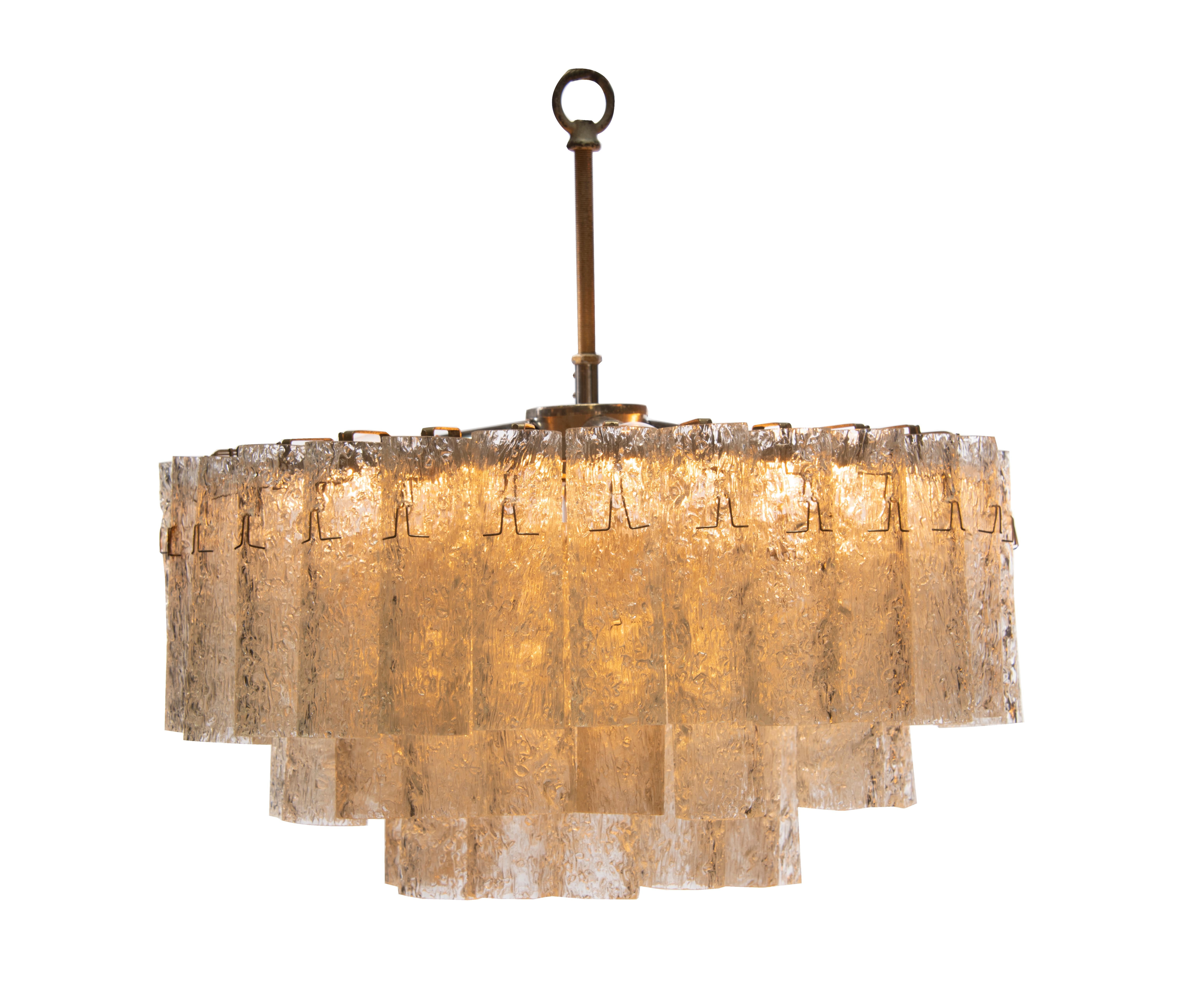 Fatto a mano Lampadario vintage di Murano - Un'Eleganza senza tempo in vendita