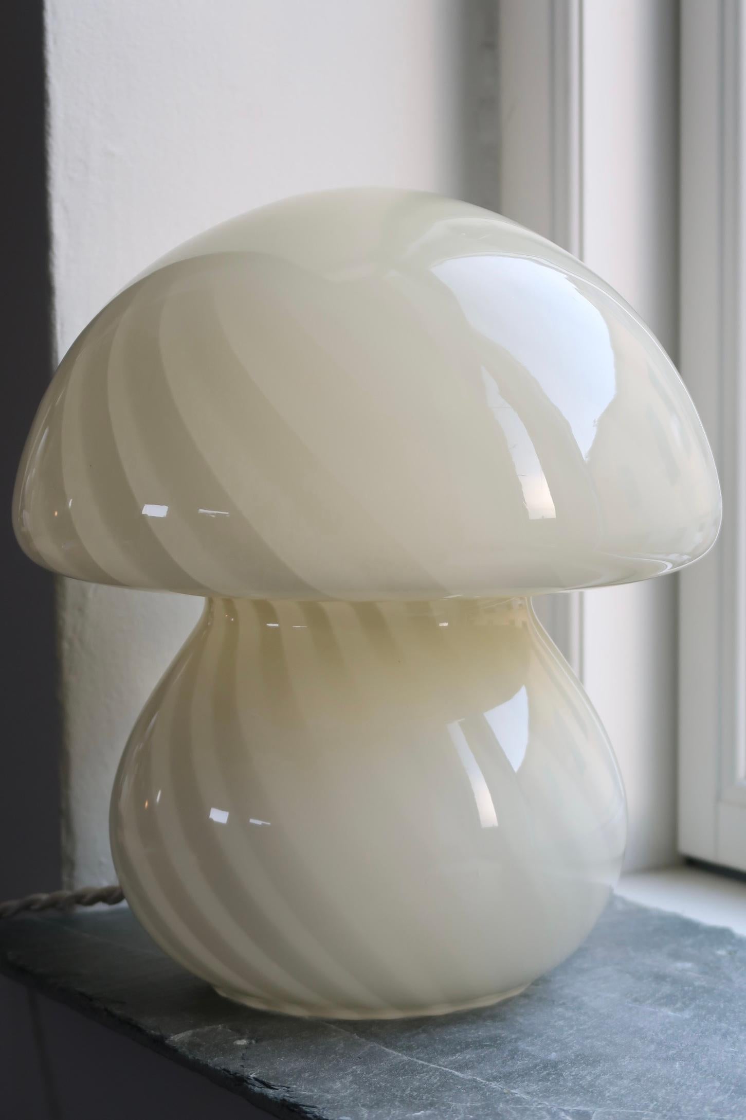Vintage medium Murano champignon mushroom table lamp in a beautiful, delicate cream yellow shade. Mouth blown in one piece of glass with a swirl pattern. Handmade in Italy, 1960s/70s, and comes with new white cord. ⁠H: 28 cm D: 24 cm⁠
