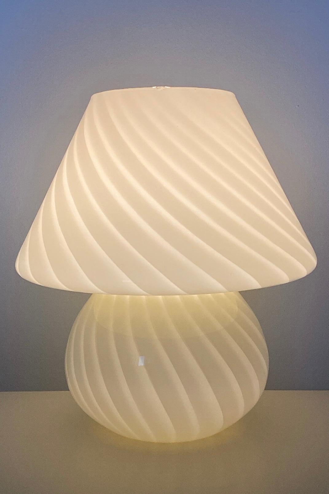 Italian Vintage Murano creme yellow mushroom table lamp with swirl in glass For Sale