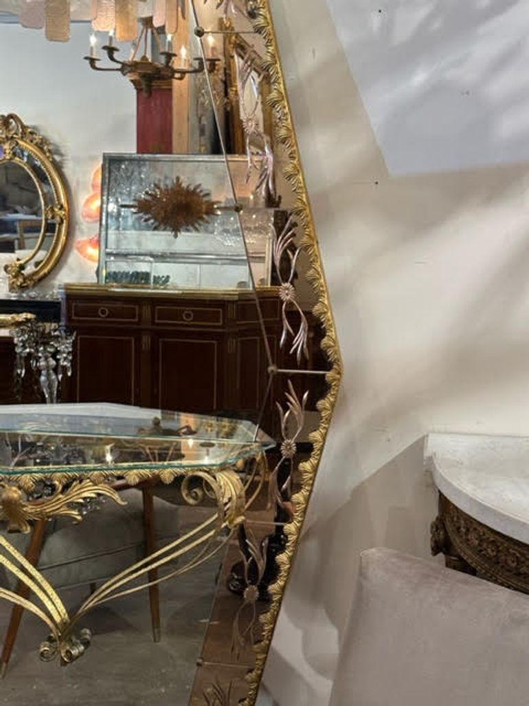 italien Miroir de toilette vintage en verre gravé et laiton de Murano en vente
