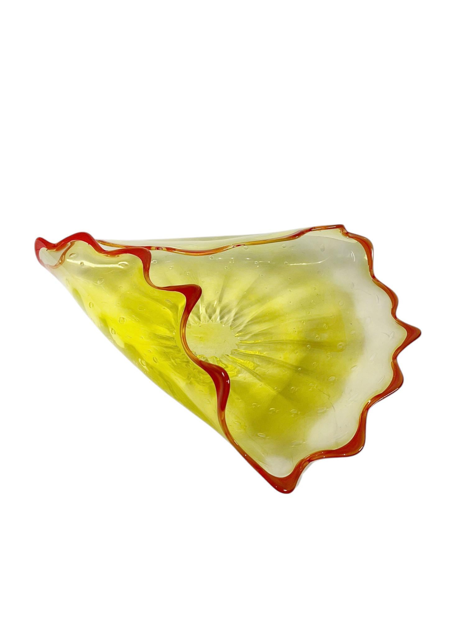Fine XX secolo Piatto Foldes in vetro di Murano d'epoca, giallo e arancione in vendita